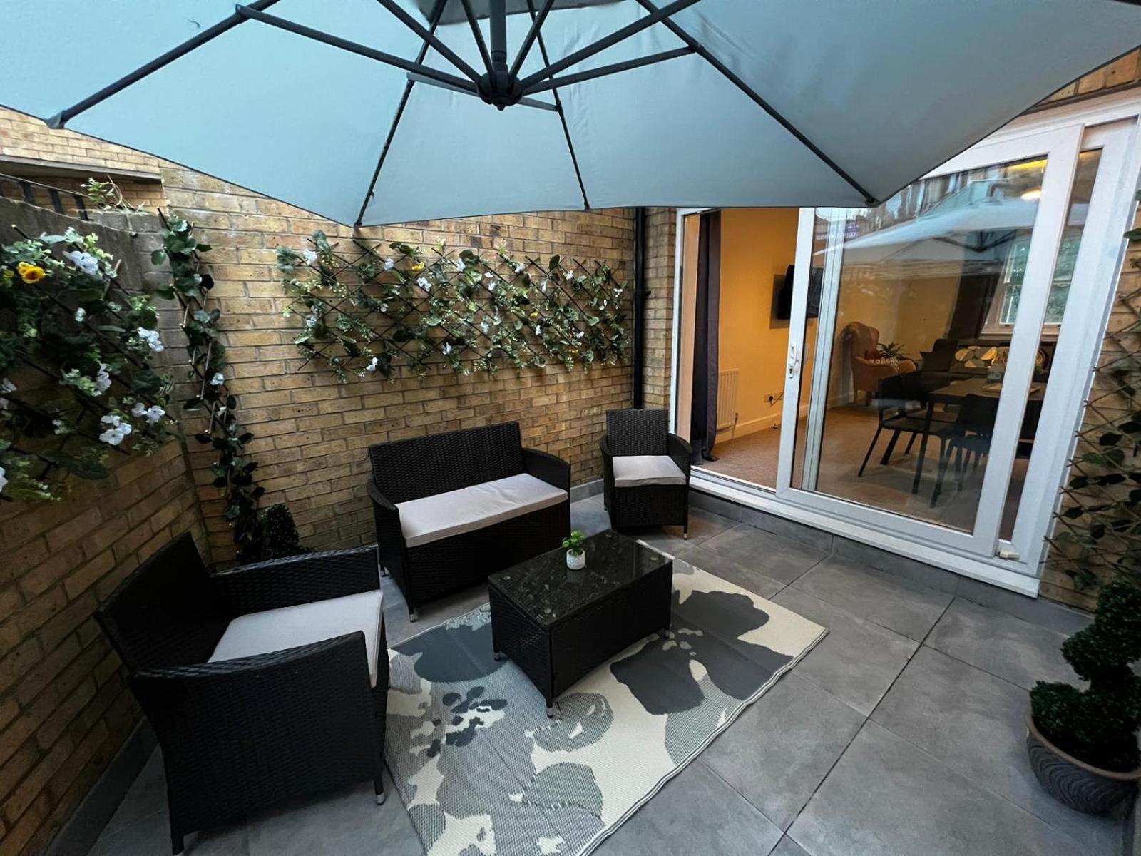 Apartment 2-bed With Garden