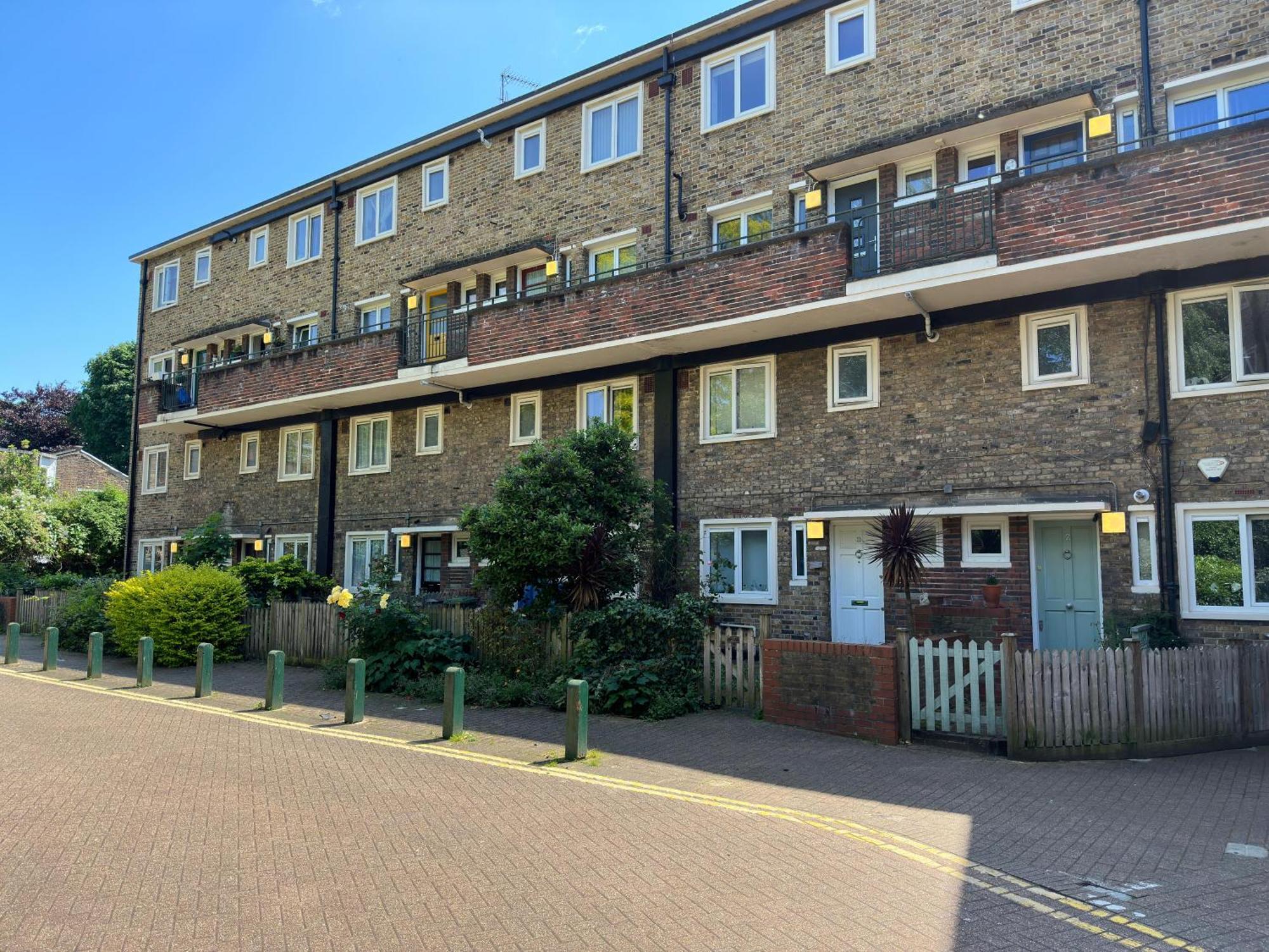 Charming 2-bedroom Flat With Private Balcony Near Islington Station, Canonbury Apartment