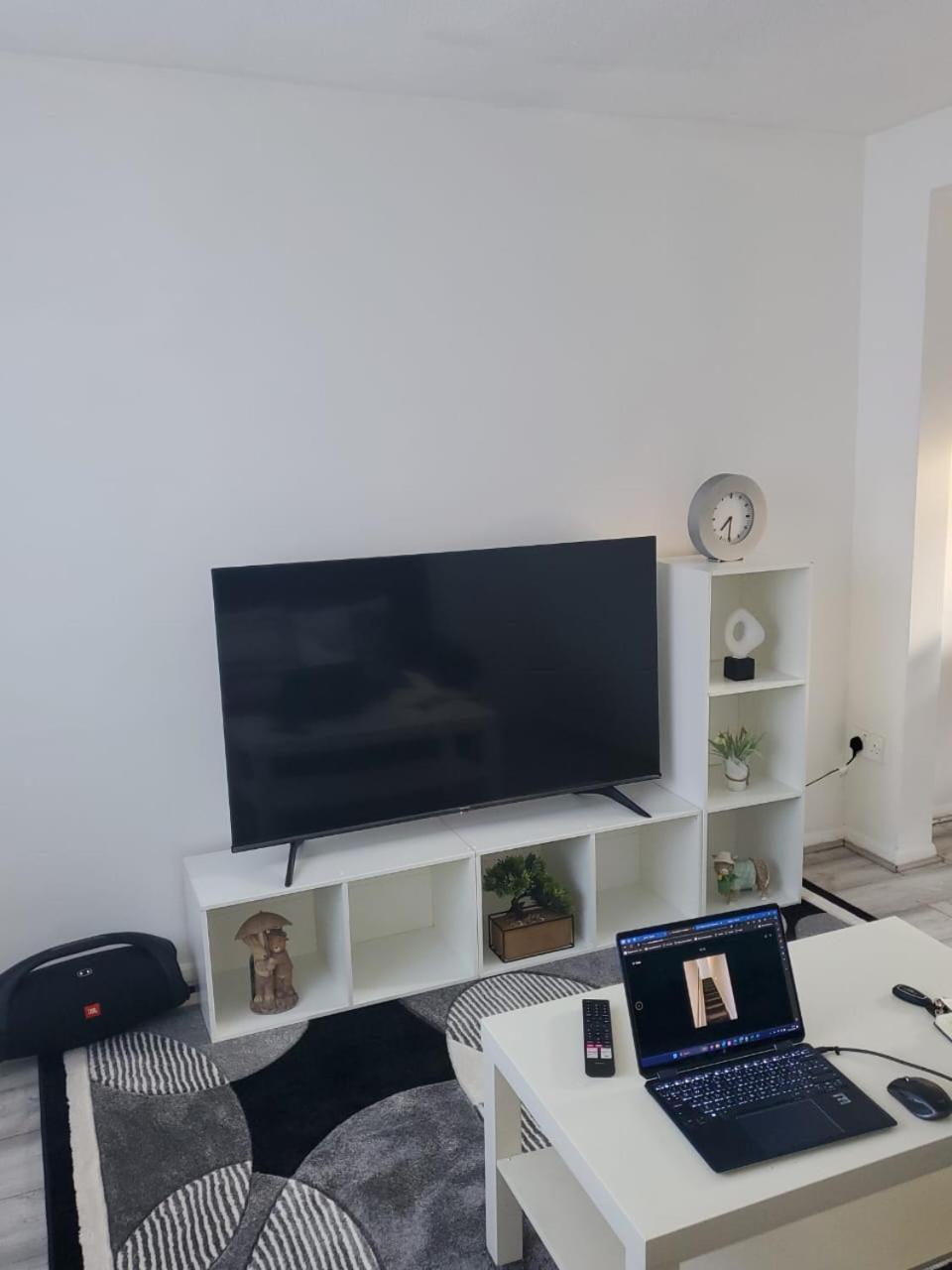 Auxano Apartment London