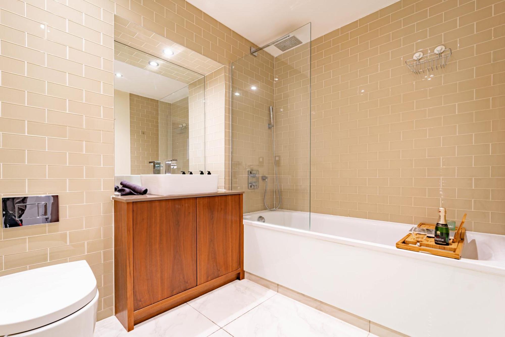 Stylish And Comfortable Canary Wharf Perfect For Long London