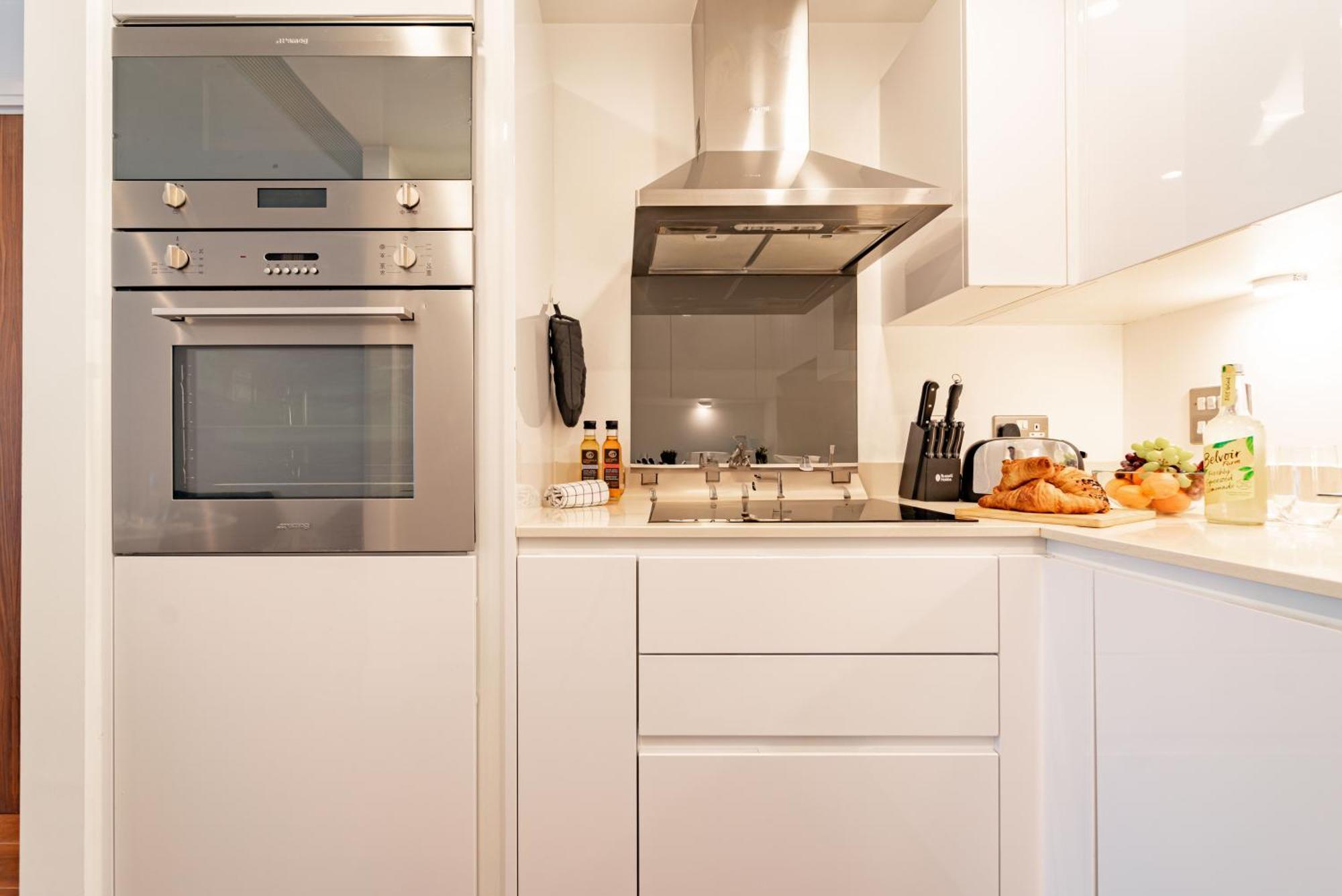 Stylish And Comfortable Canary Wharf Perfect For Long London