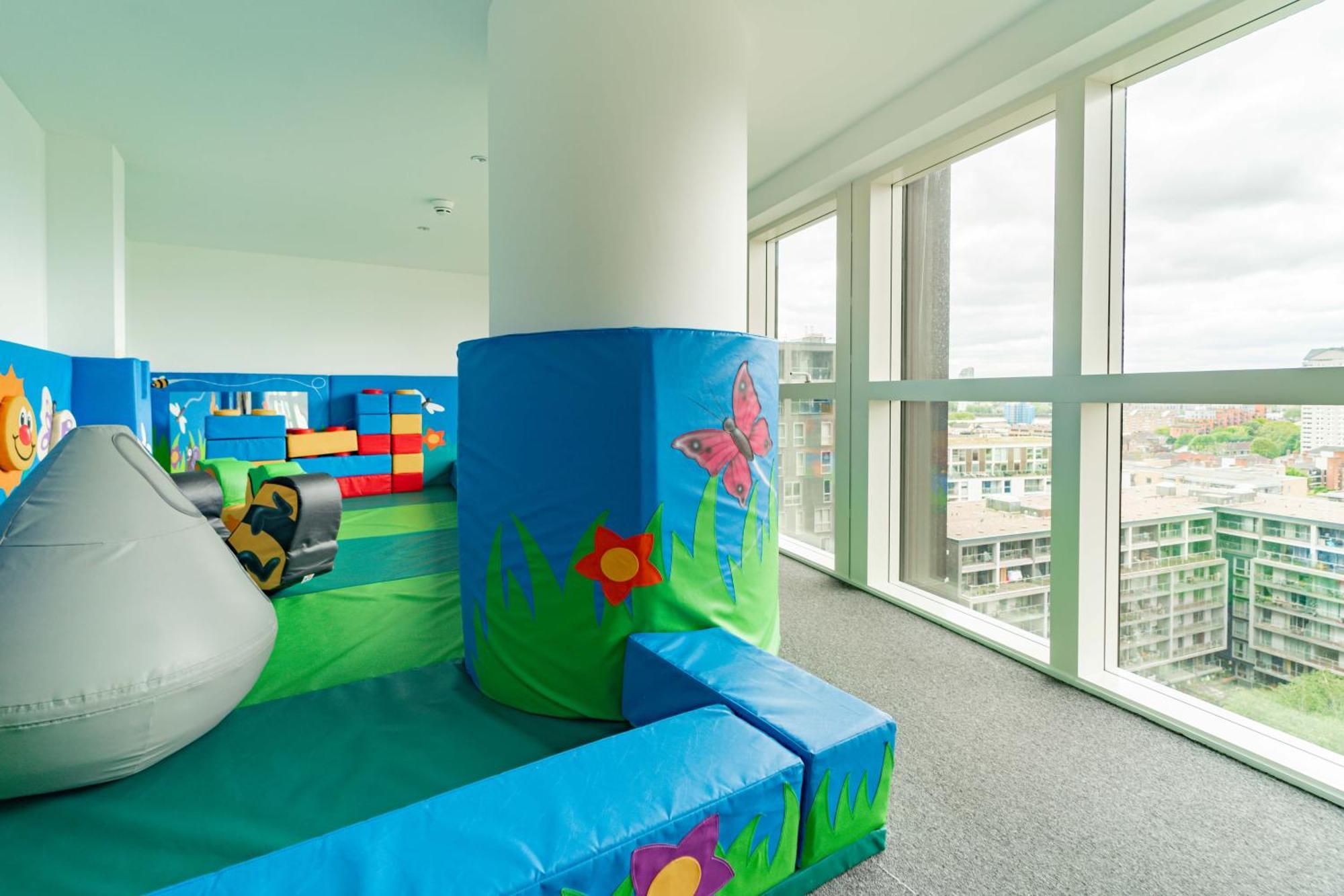 Stylish And Comfortable Canary Wharf Perfect For Long London