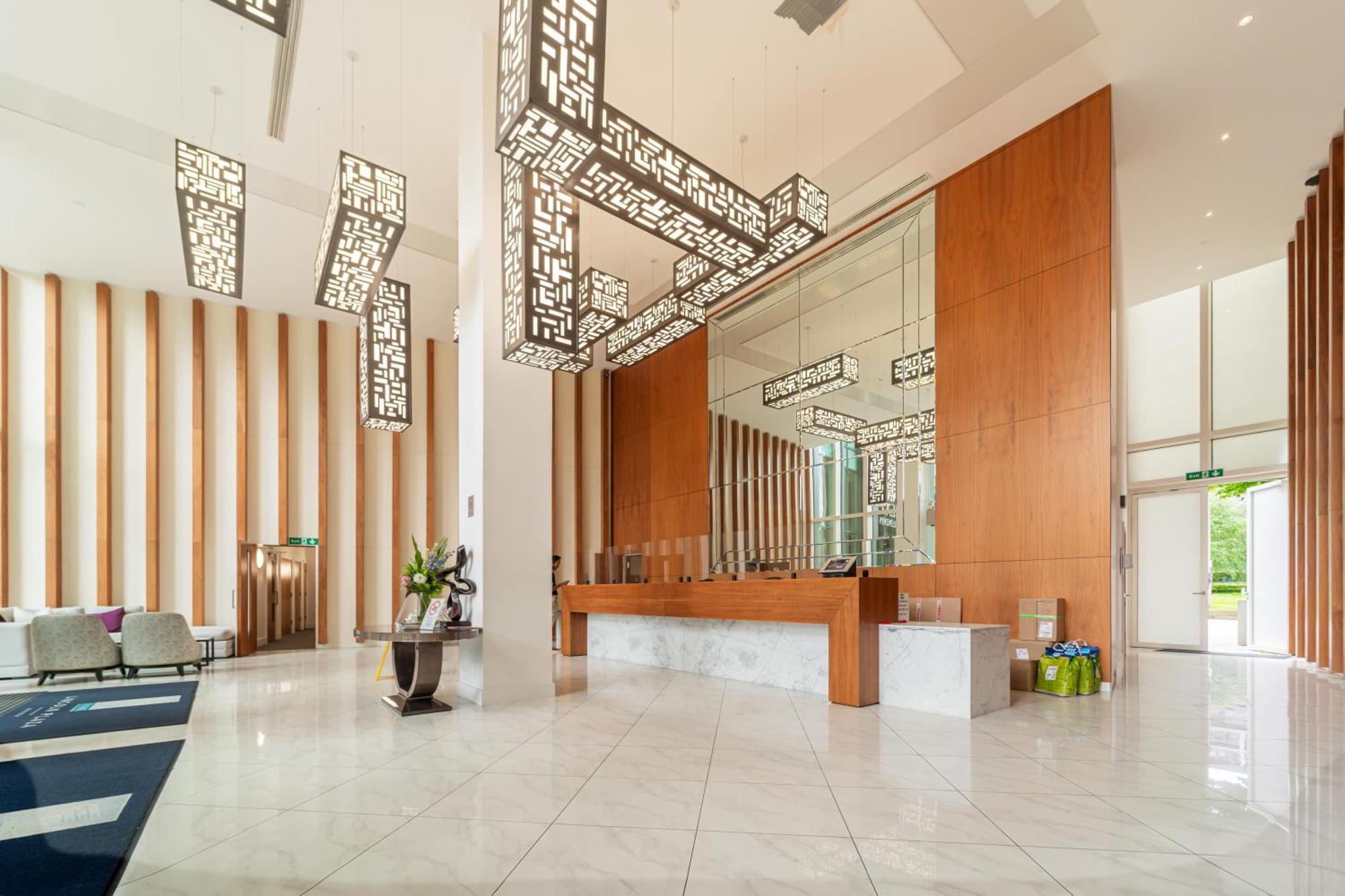 Stylish And Comfortable Canary Wharf Perfect For Long