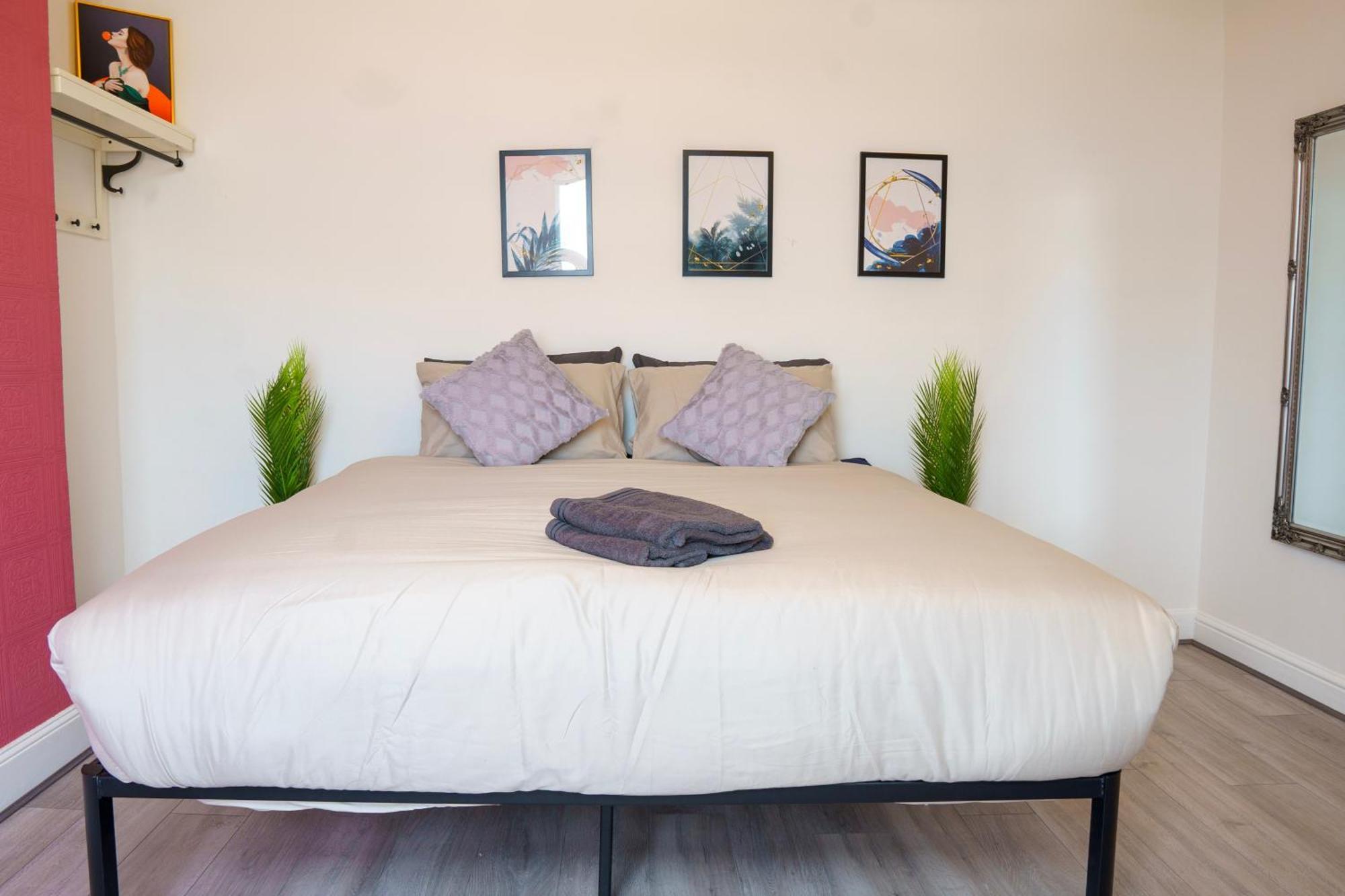5c- Stylish Urban Retreat - Spacious 2 Bed Flat Londen