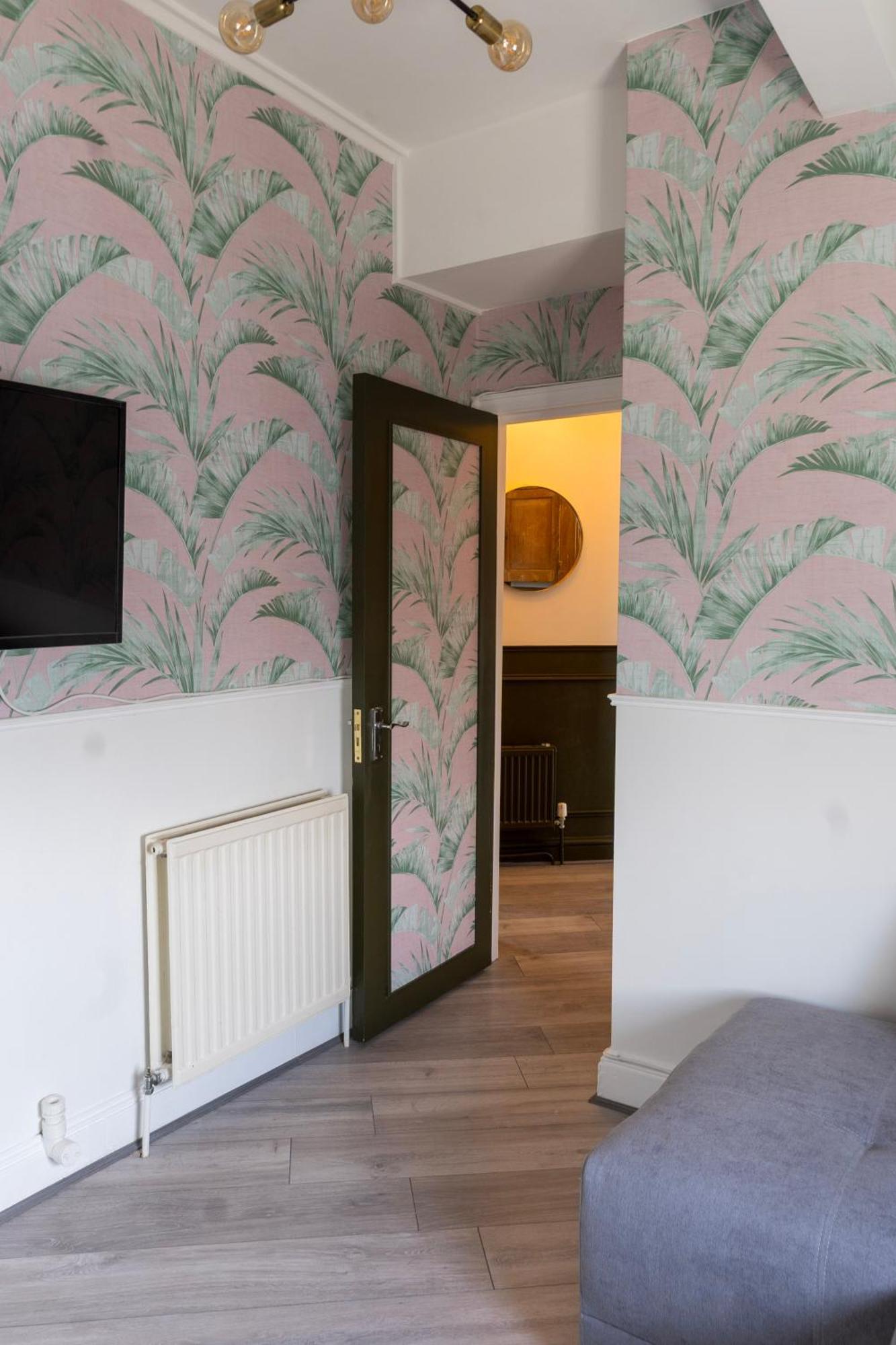 5c- Stylish Urban Retreat - Spacious 2 Bed Flat Appartement Londen