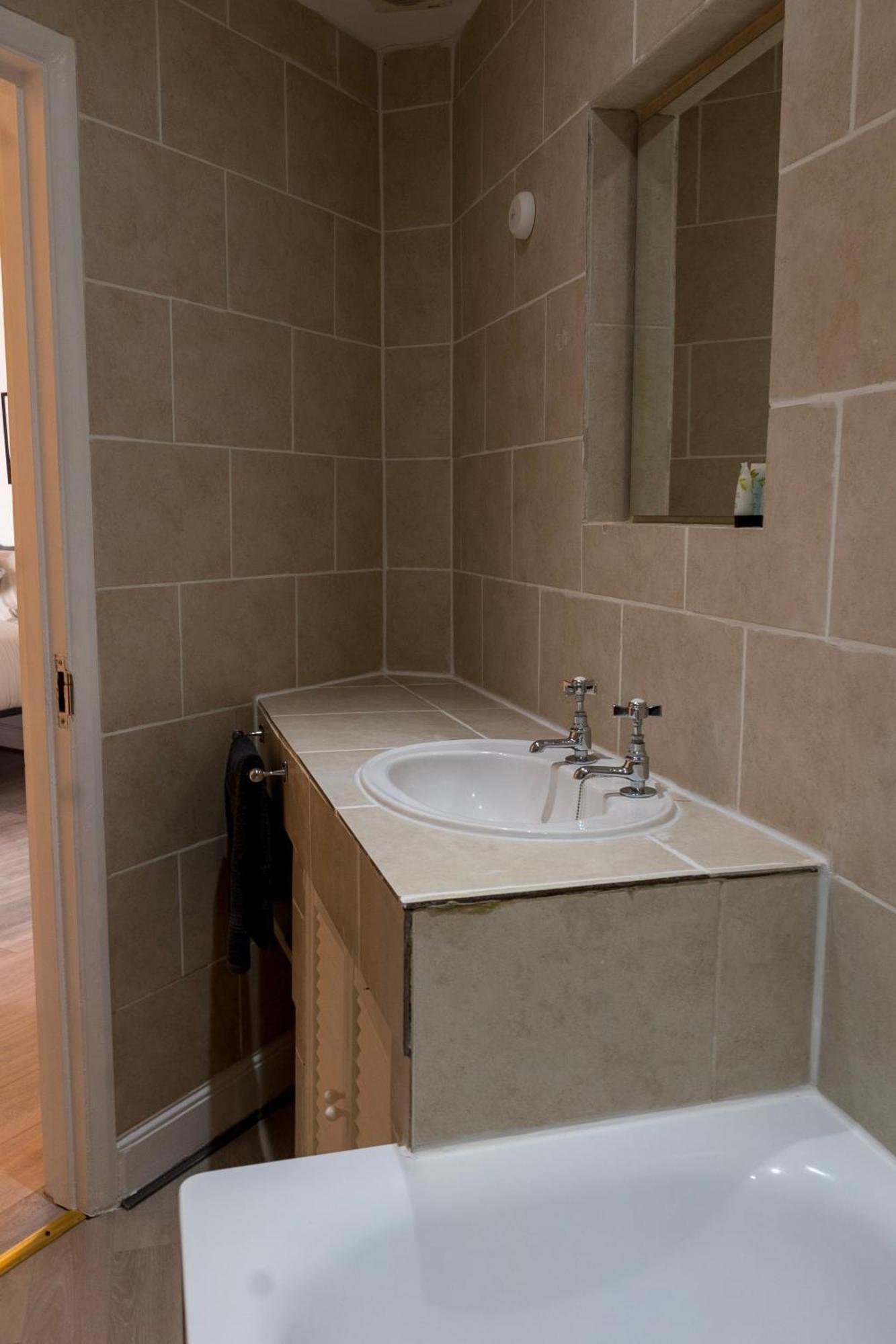 Appartement 5c- Stylish Urban Retreat - Spacious 2 Bed Flat Londen
