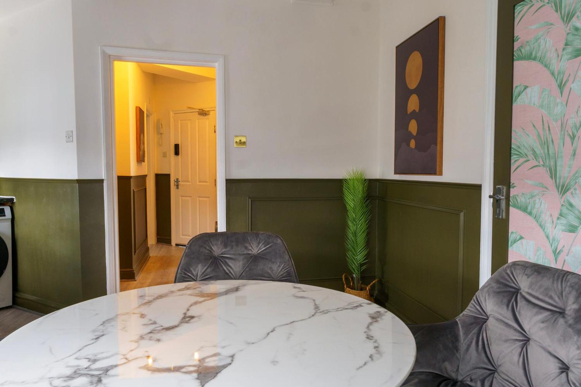 5c- Stylish Urban Retreat - Spacious 2 Bed Flat Londen