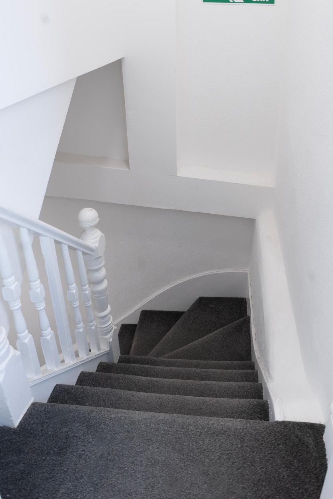 5c- Stylish Urban Retreat - Spacious 2 Bed Flat Londen
