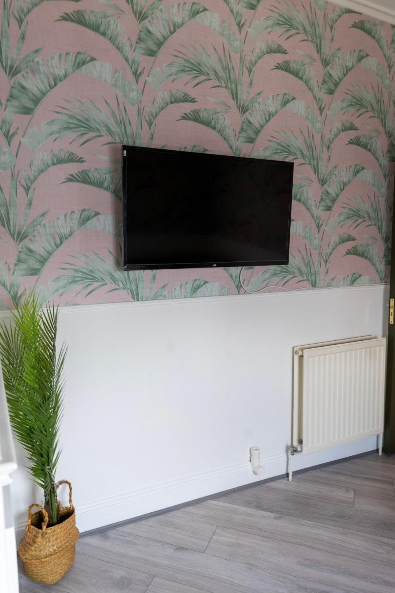 5c- Stylish Urban Retreat - Spacious 2 Bed Flat Appartement Londen