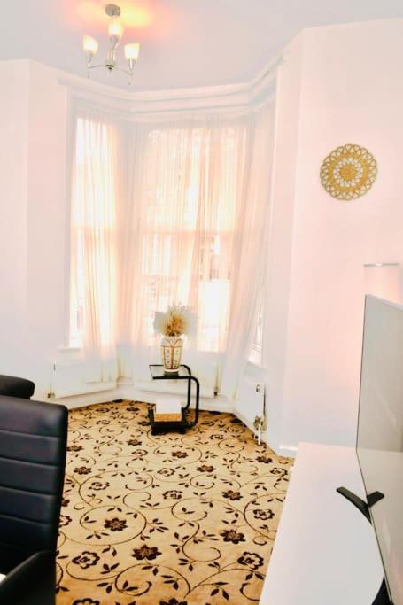 Apartment Stylish Luxury Flat In