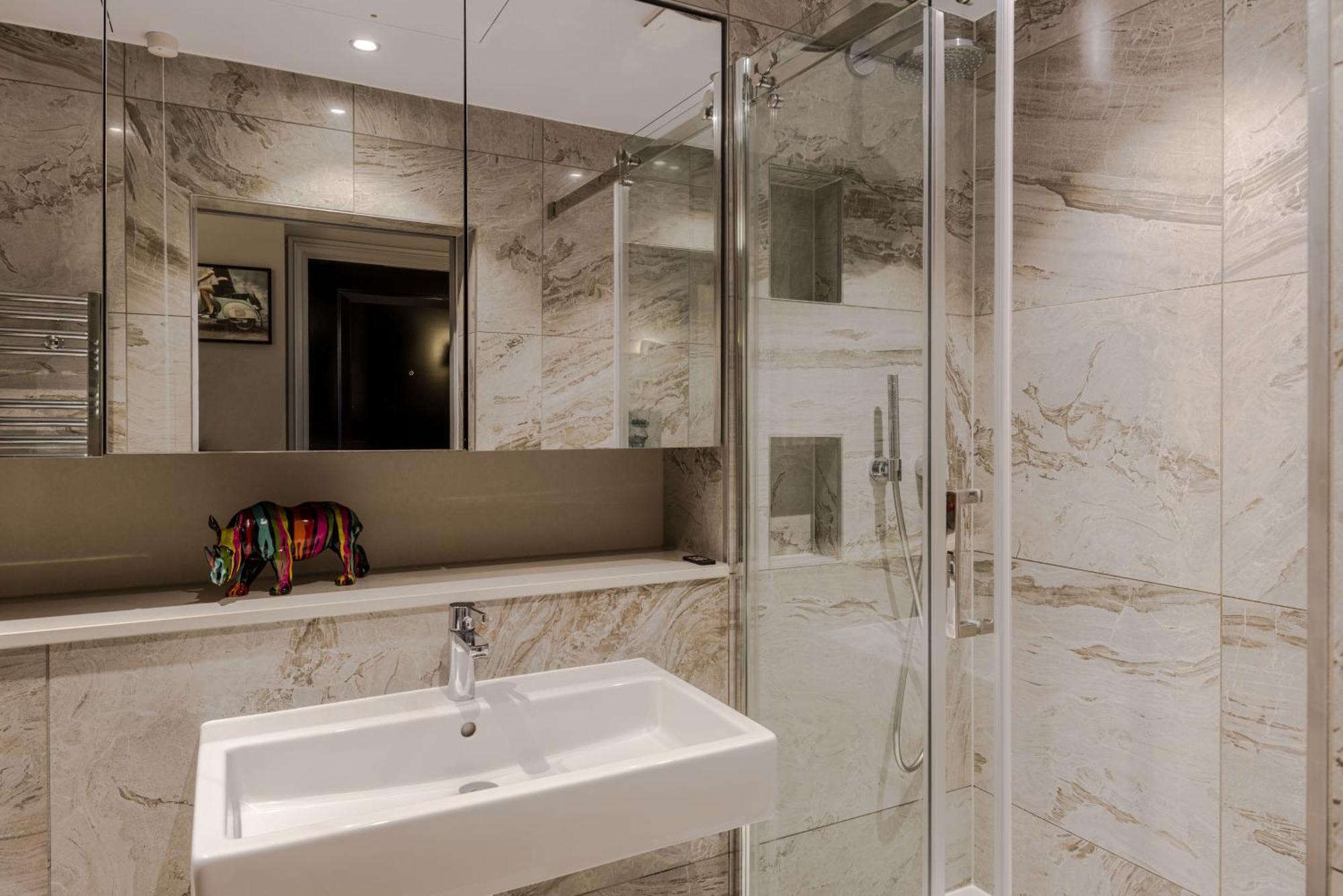 The Secret Chamber - Covent Garden By Frankie Says Apartment
