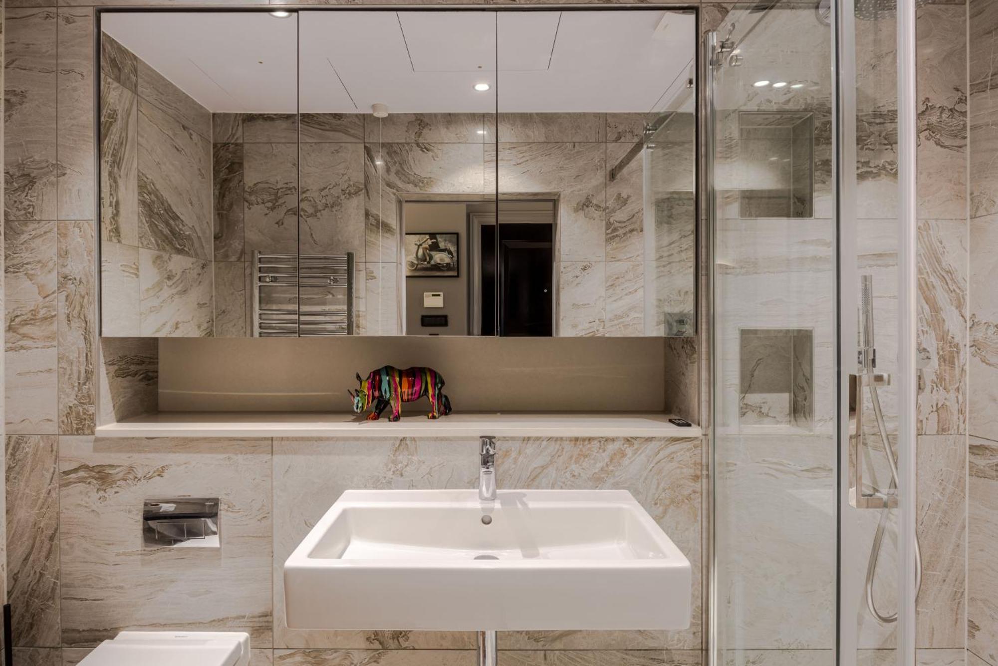 The Secret Chamber - Covent Garden By Frankie Says Apartment