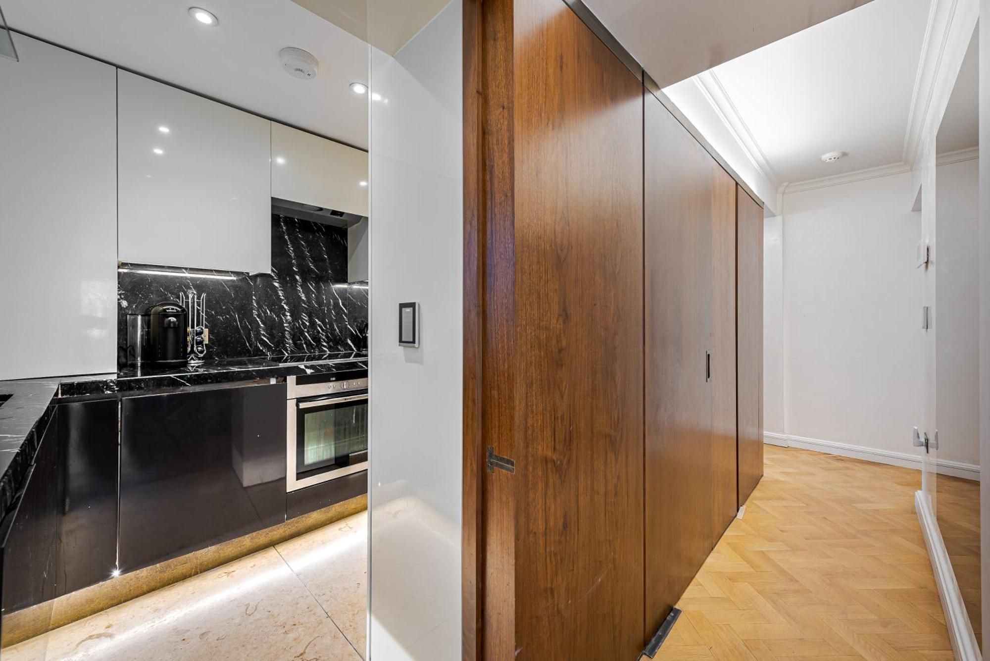 Charming 2 Bed Flat In Knightsbridge London Balcony View Of Harrods *