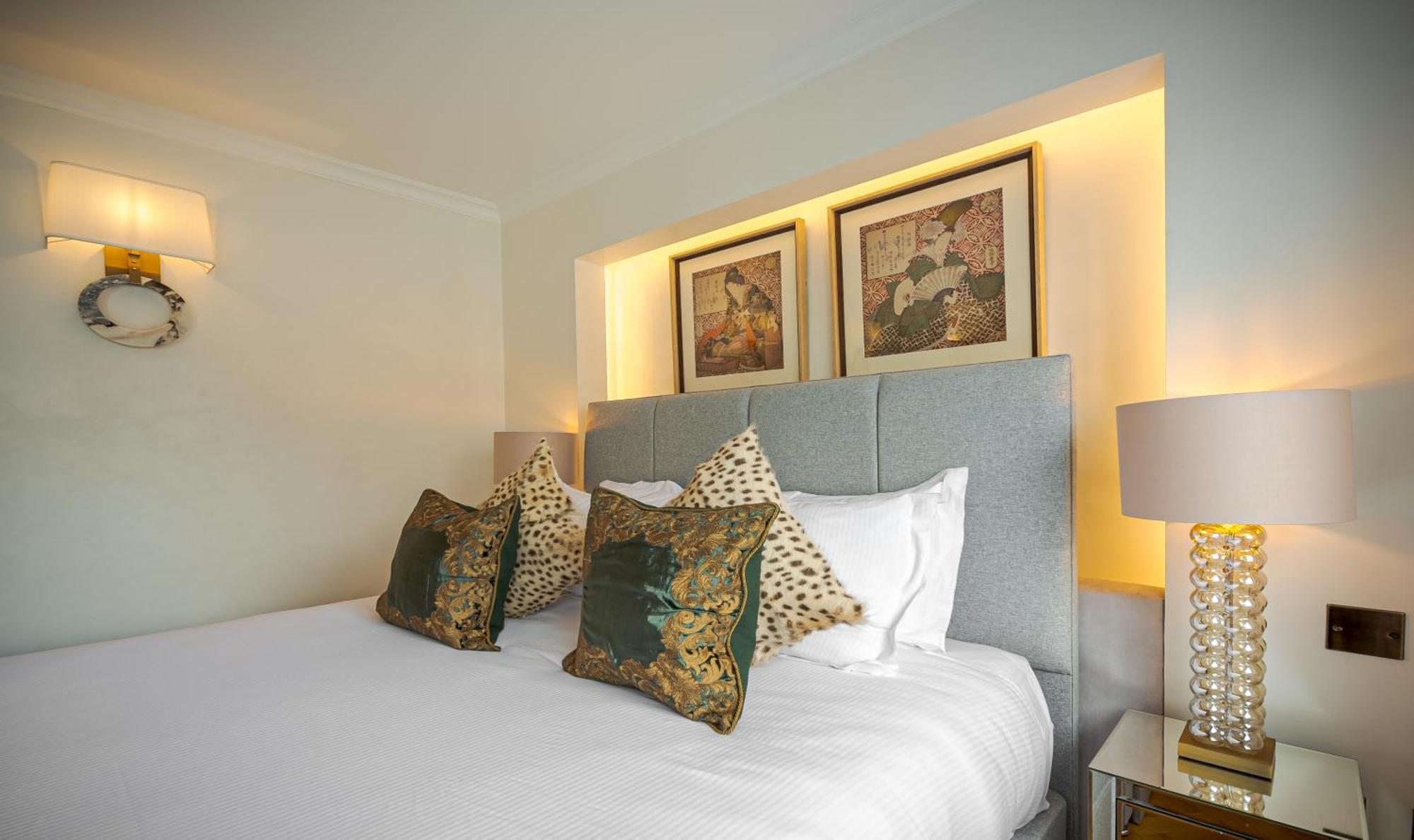 Charming 2 Bed Flat In Knightsbridge London Balcony View Of Harrods Apartment London