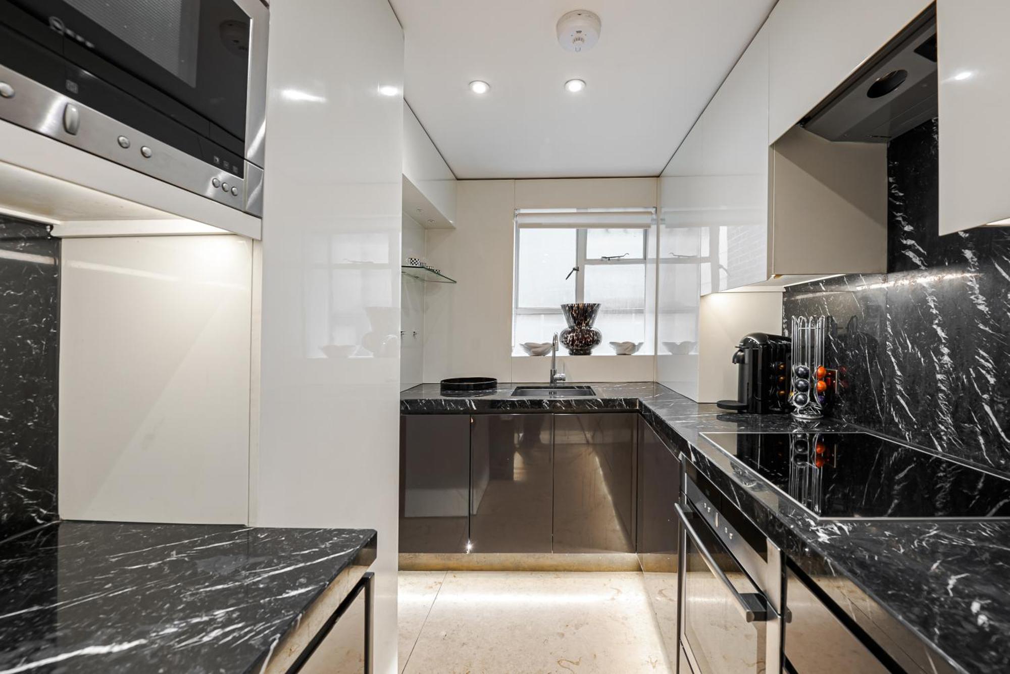 Charming 2 Bed Flat In Knightsbridge London Balcony View Of Harrods Apartment *