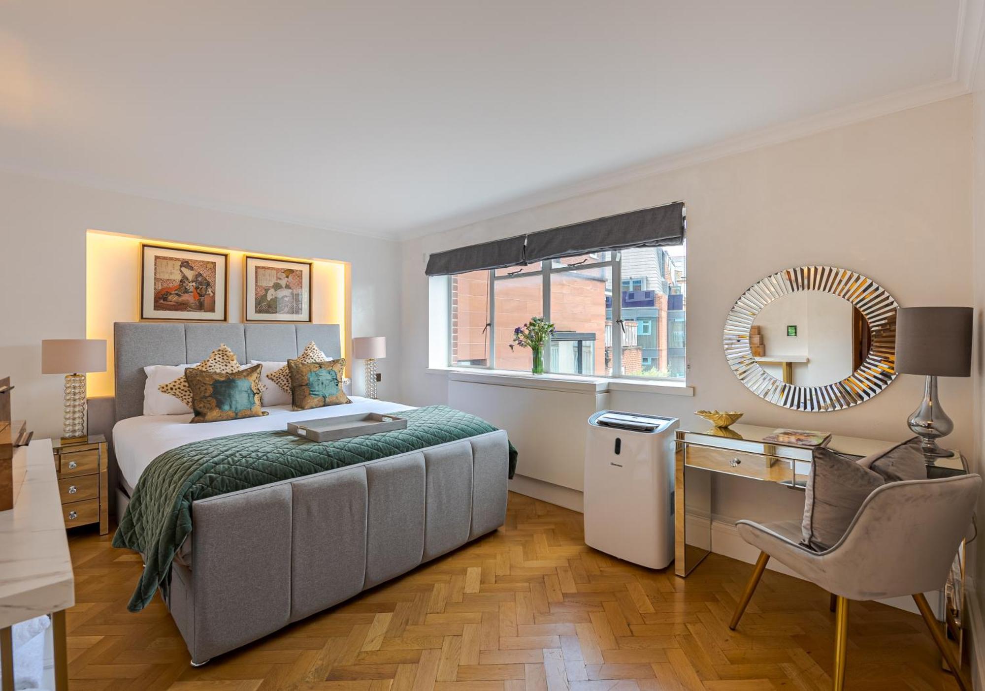 Charming 2 Bed Flat In Knightsbridge London Balcony View Of Harrods