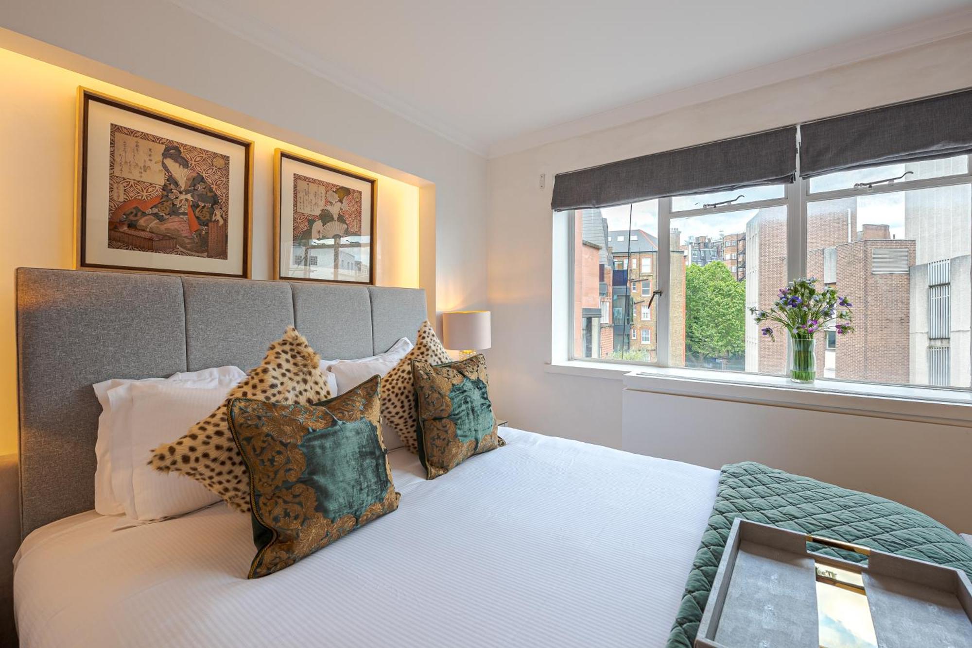 Charming 2 Bed Flat In Knightsbridge London Balcony View Of Harrods London