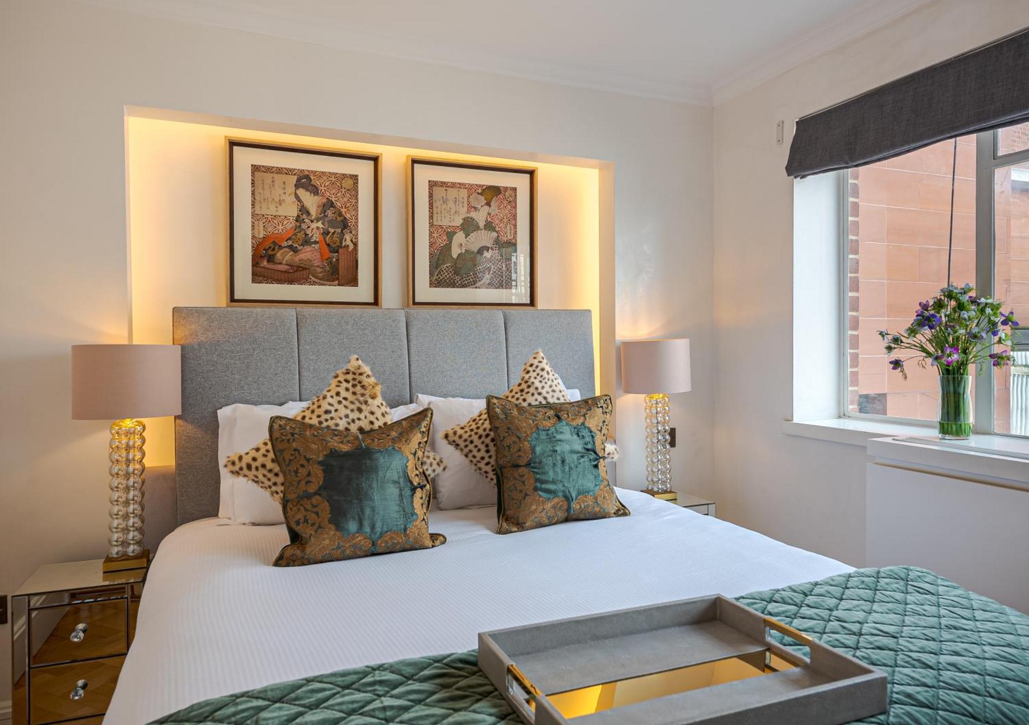 Charming 2 Bed Flat In Knightsbridge London Balcony View Of Harrods Apartment *
