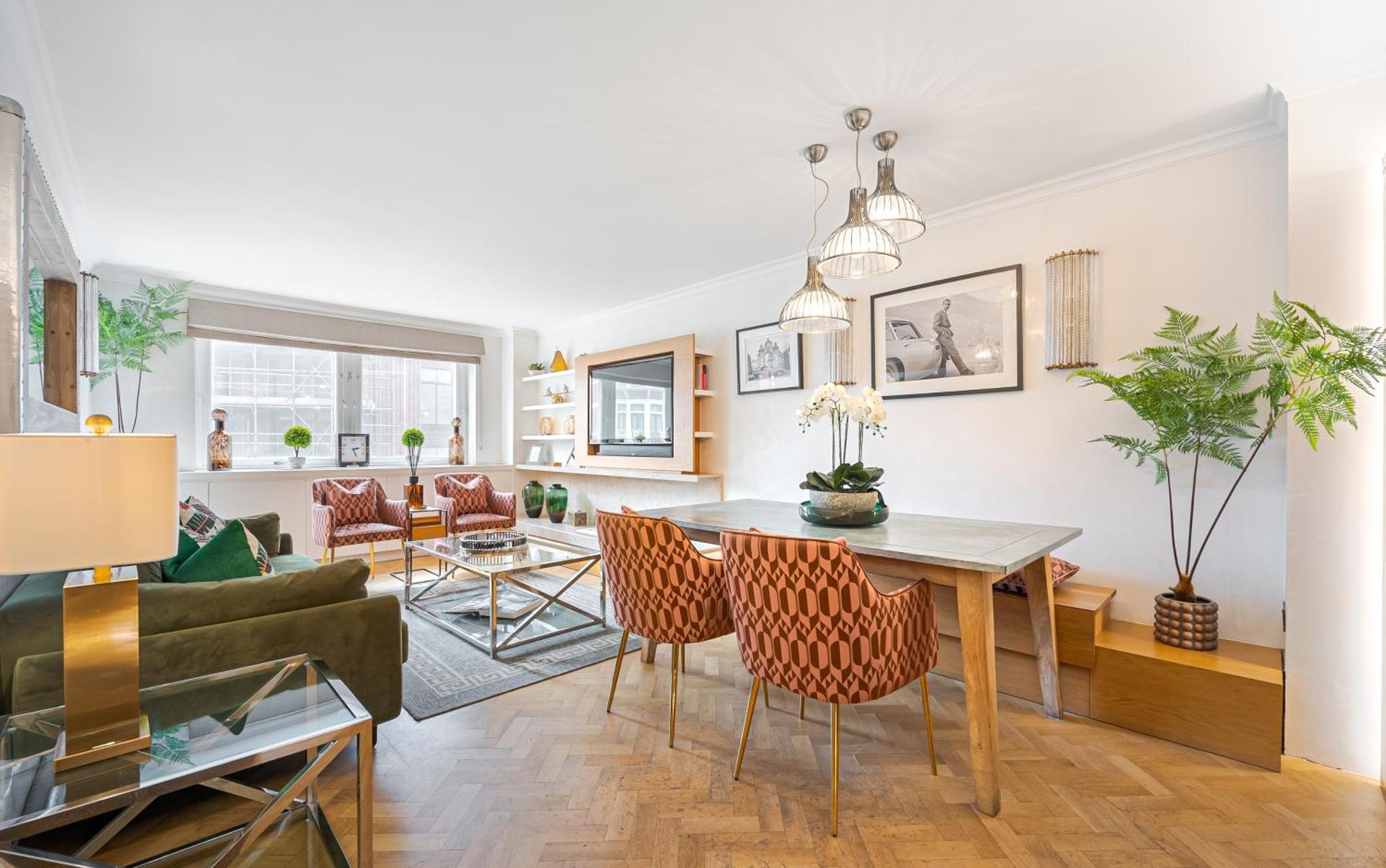 Charming 2 Bed Flat In Knightsbridge London Balcony View Of Harrods Apartment London