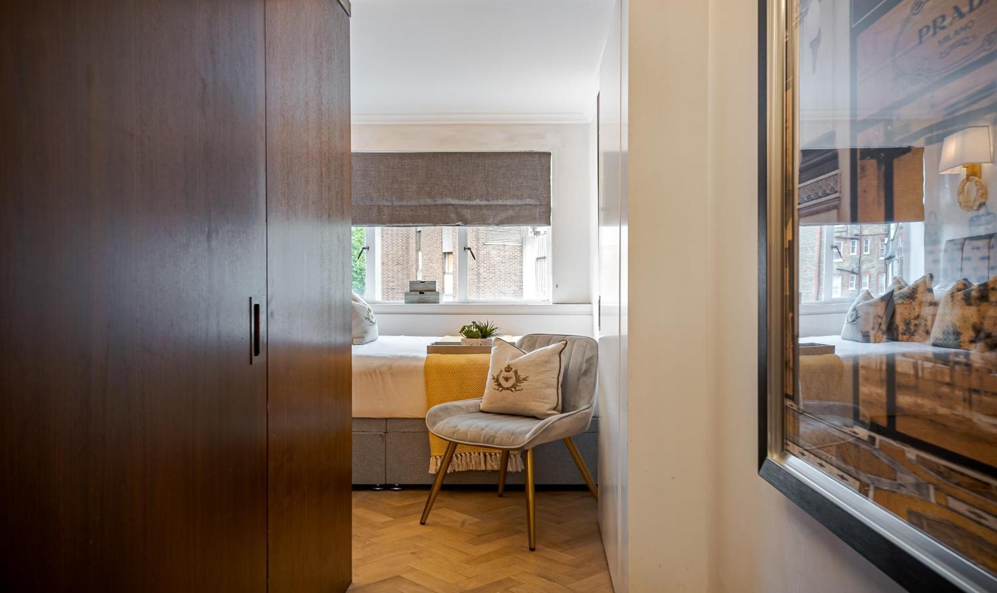 Apartment Charming 2 Bed Flat In Knightsbridge London Balcony View Of Harrods London