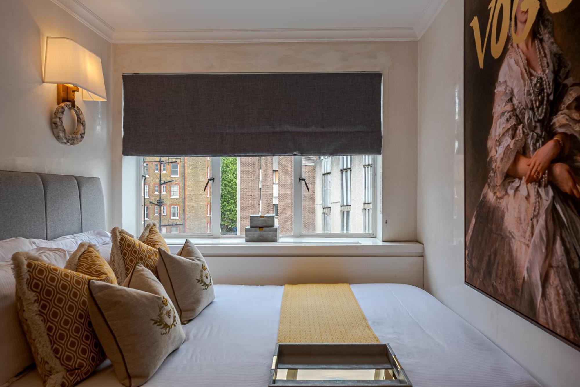 Charming 2 Bed Flat In Knightsbridge London Balcony View Of Harrods London
