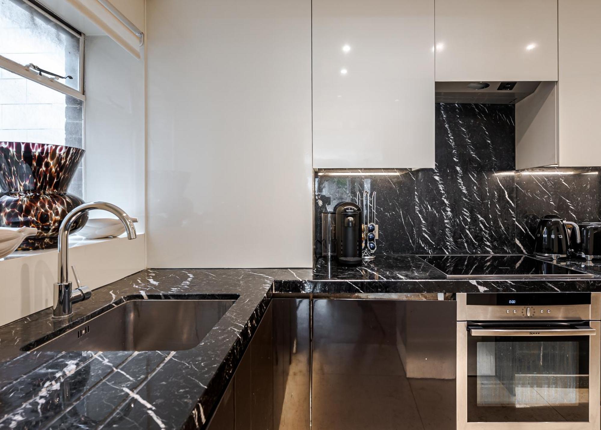 Charming 2 Bed Flat In Knightsbridge London Balcony View Of Harrods Apartment
