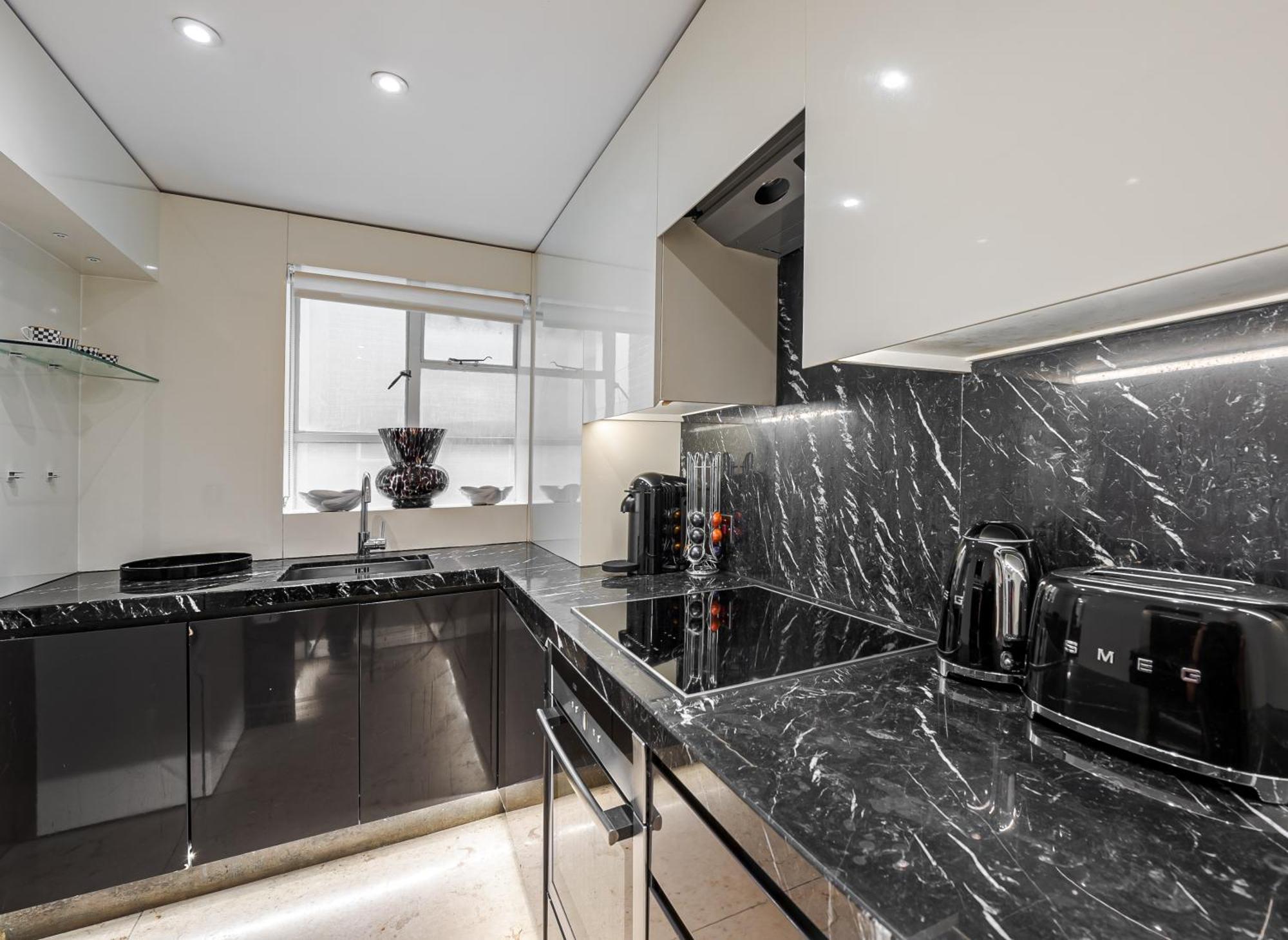 Apartment Charming 2 Bed Flat In Knightsbridge London Balcony View Of Harrods London