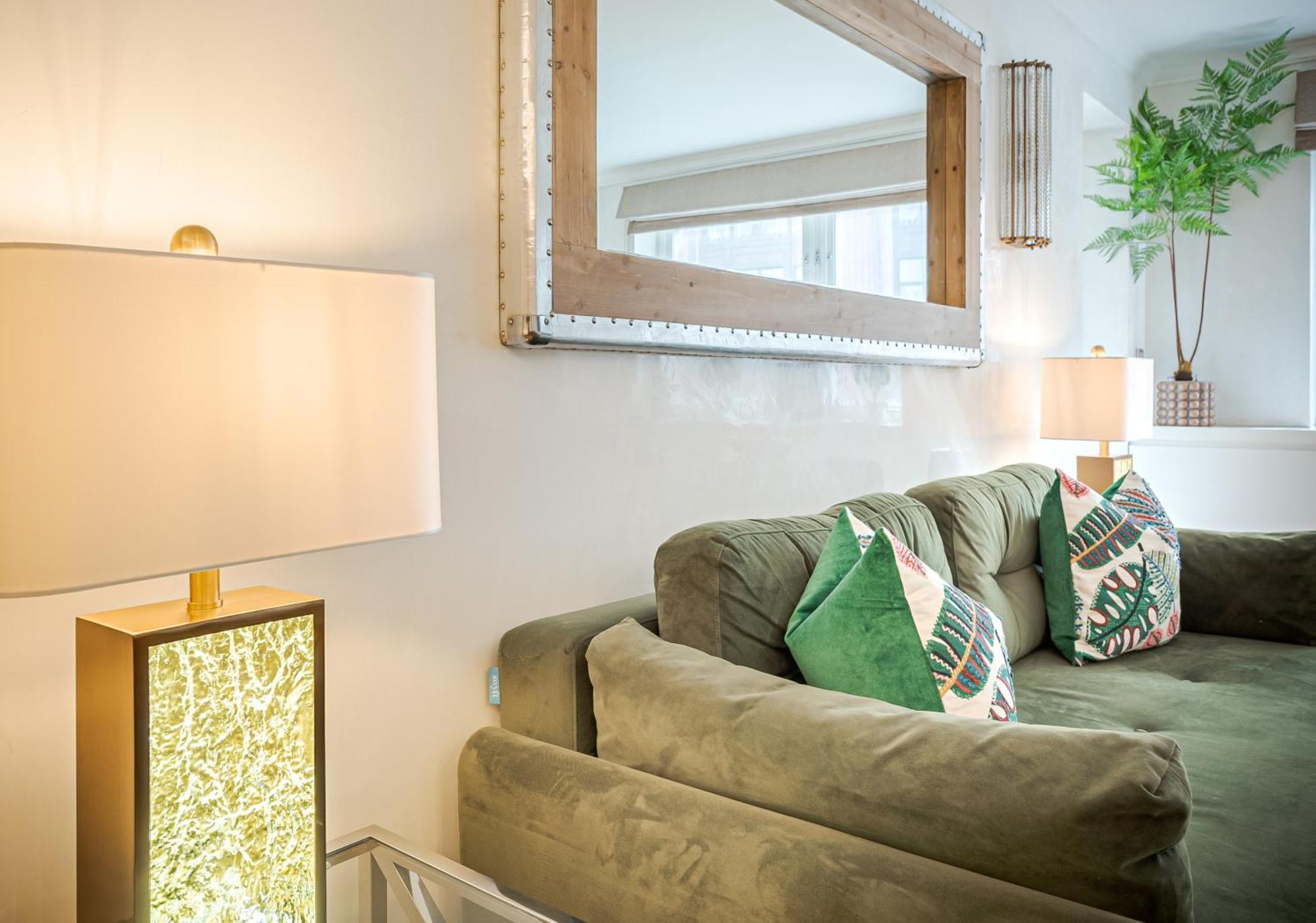 Charming 2 Bed Flat In Knightsbridge London Balcony View Of Harrods Apartment