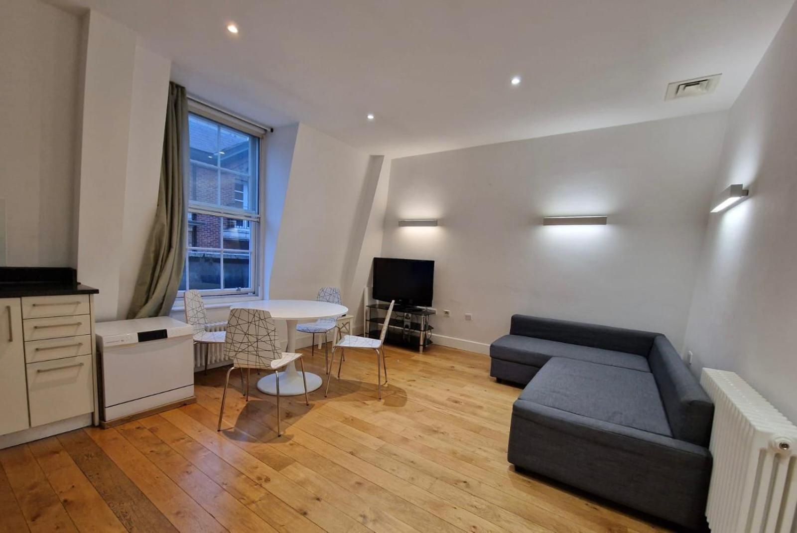 One Bedroom In Holborn * Londen