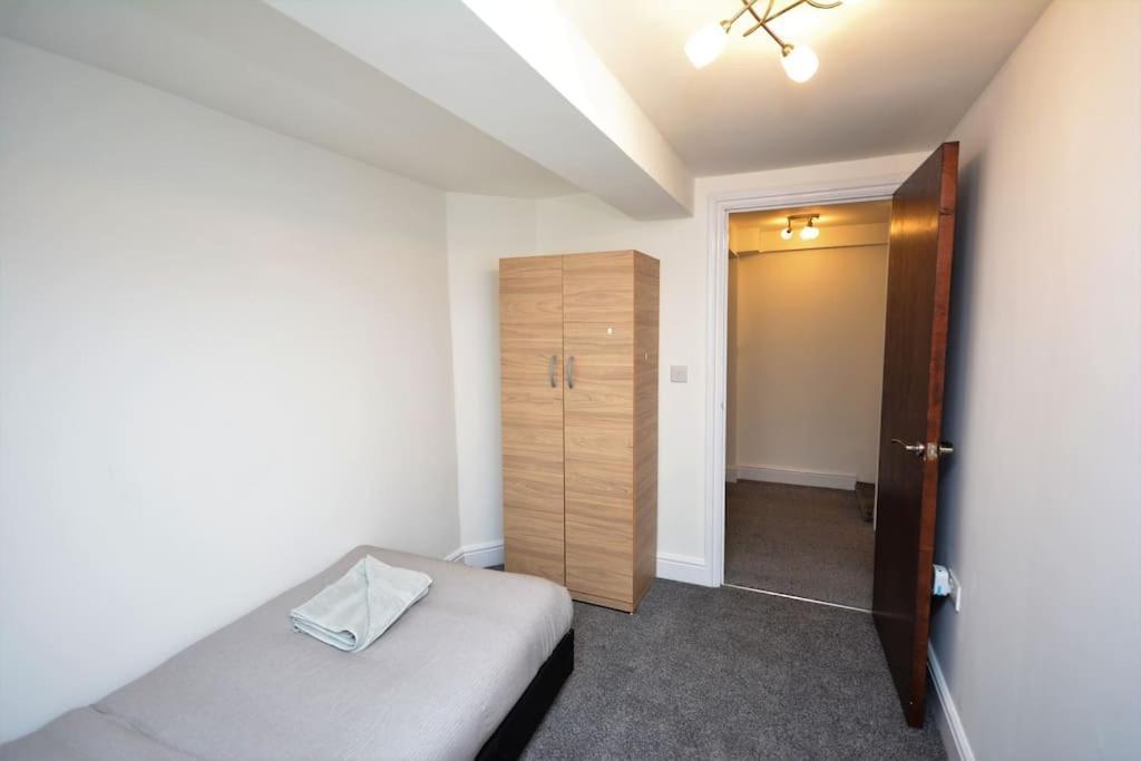 Lovely 4bedroom Apartment *