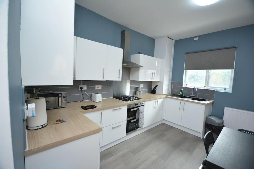 Lovely 4bedroom Apartment *