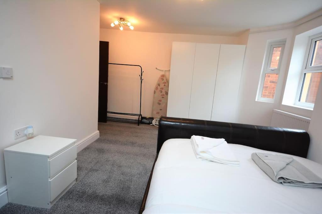 Lovely 4bedroom Apartment *