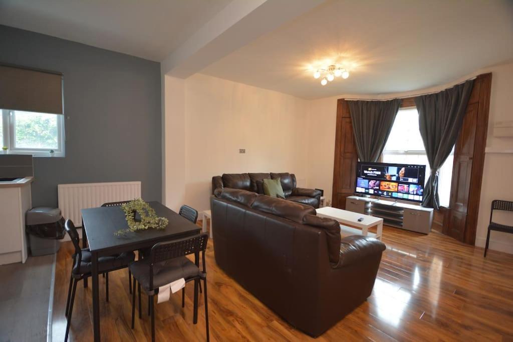 Apartment Lovely 4bedroom London