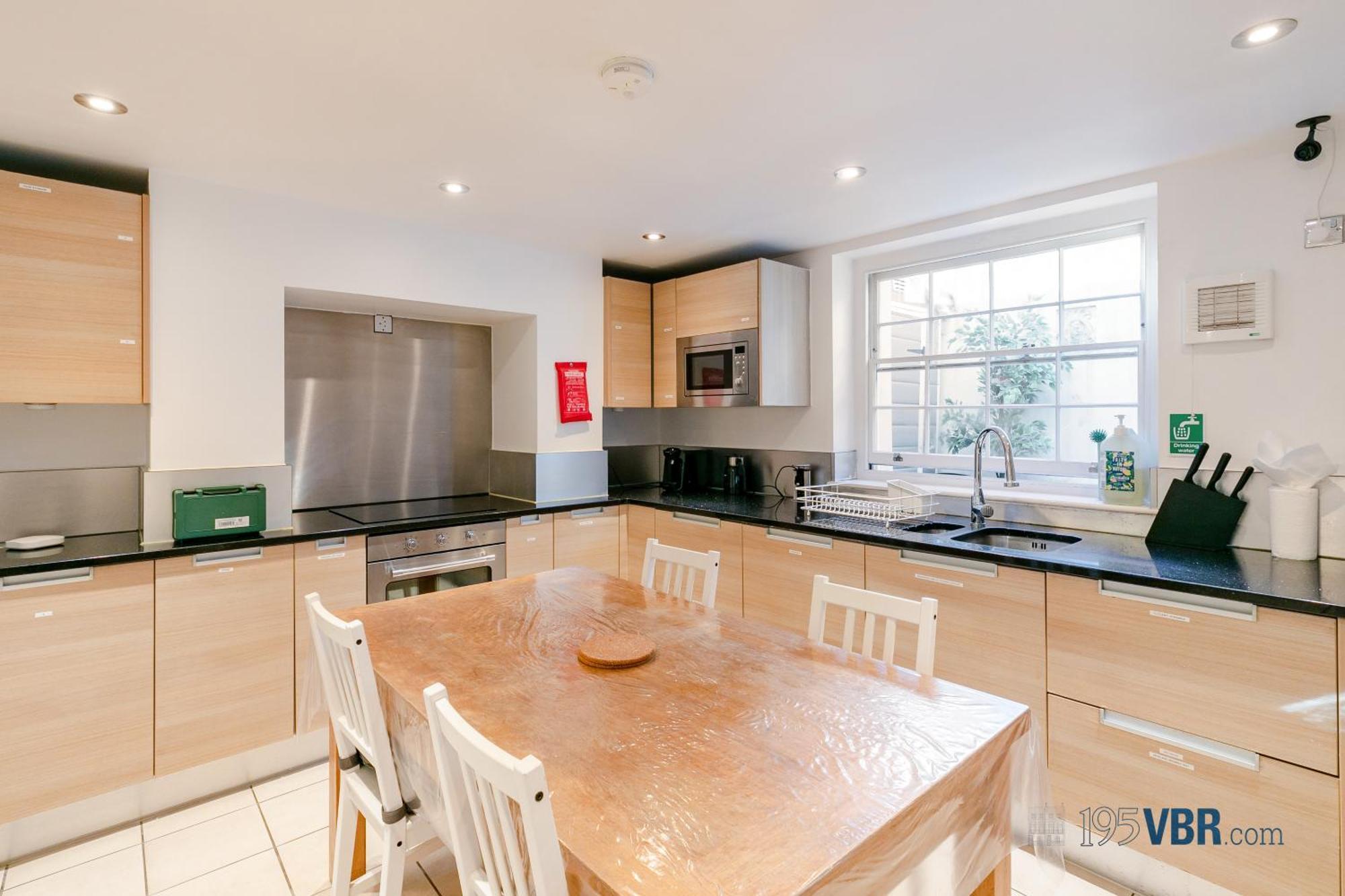 193vbr With Shared Bathrooms * London