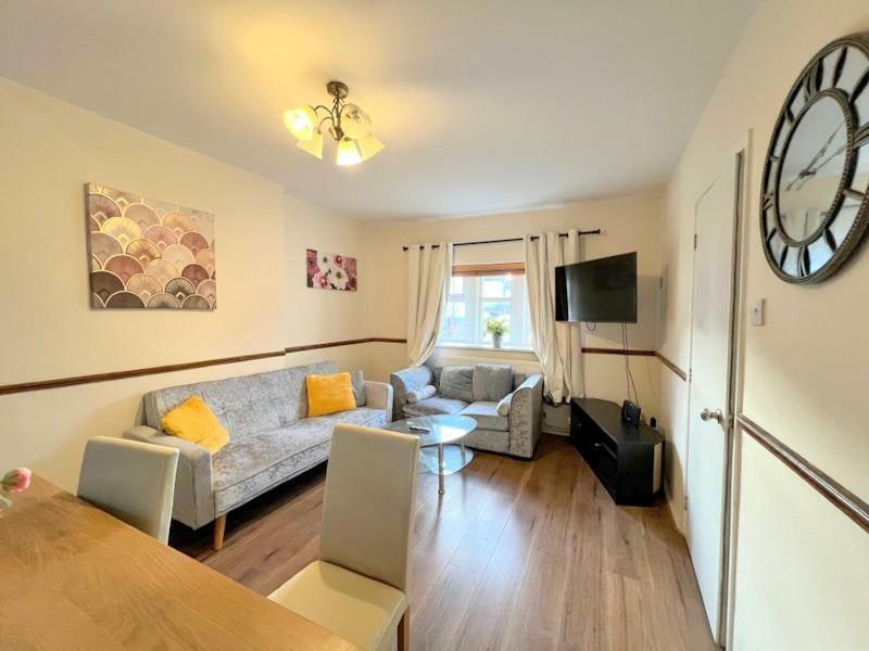Central Acton House Apartahotel