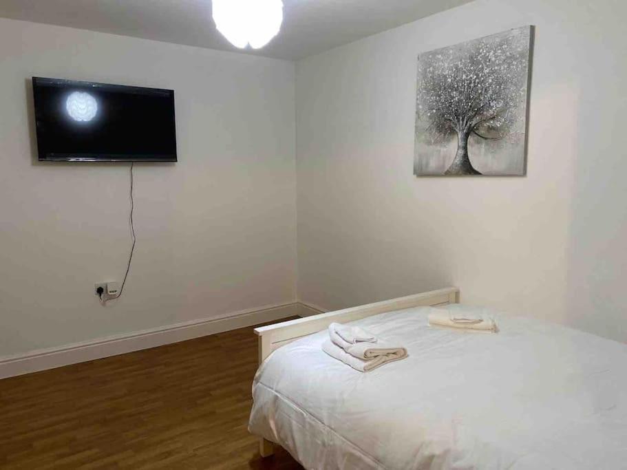 Heart Of Streatham High Street Apartment London