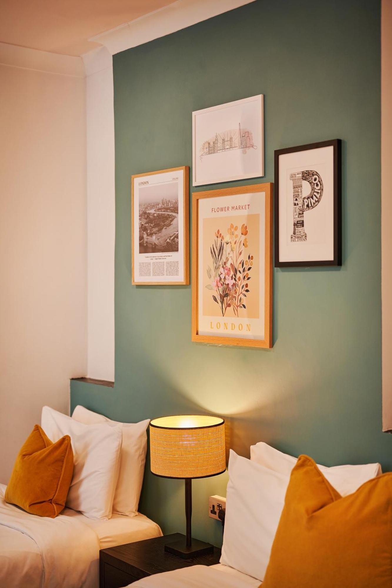 Huttons Hotel, Victoria Hotel Londen