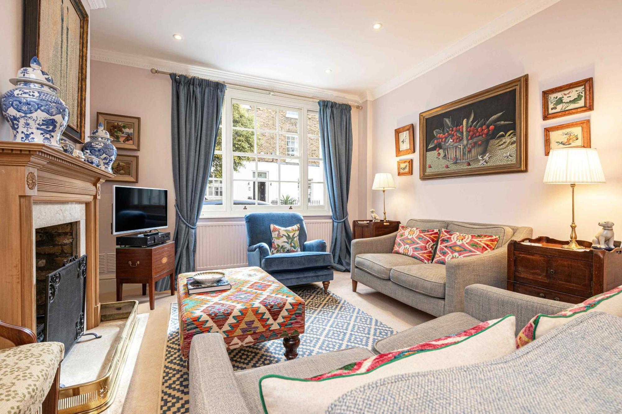 Exquisite Townhouse With Patio Apartment London