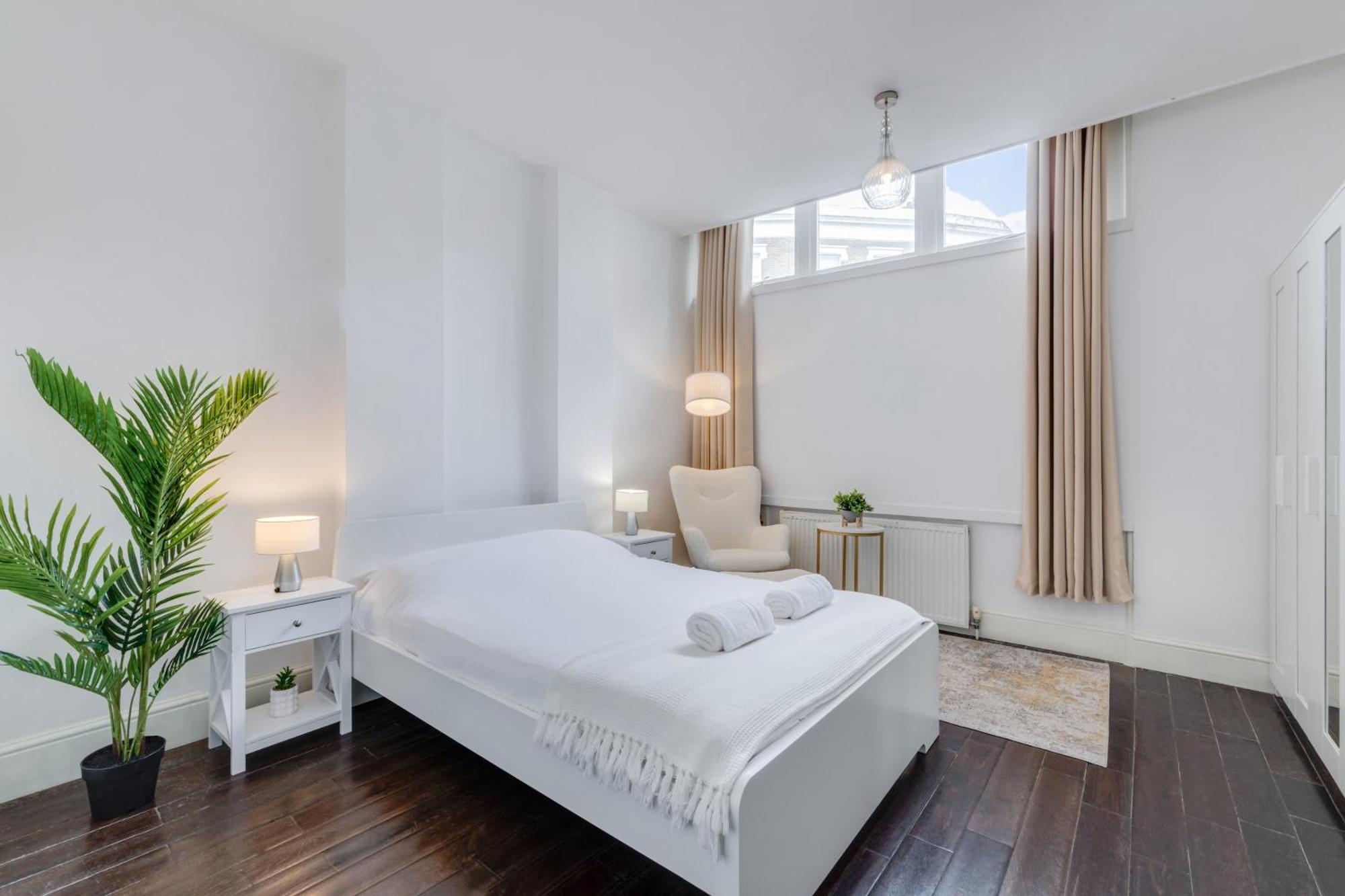Apartment Stylish By Eye With A Small Garden