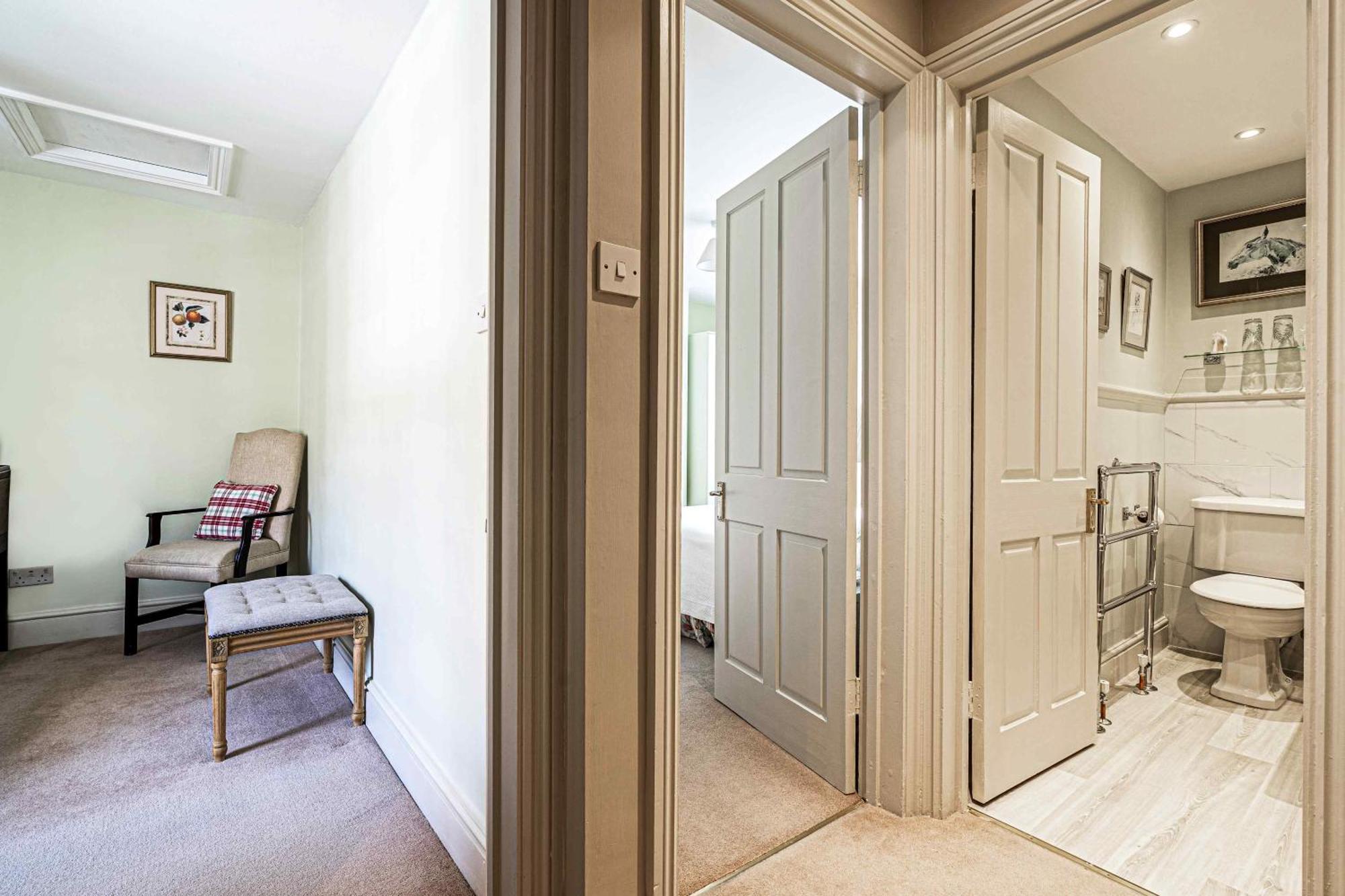 Apartment Exquisite Townhouse With Patio London