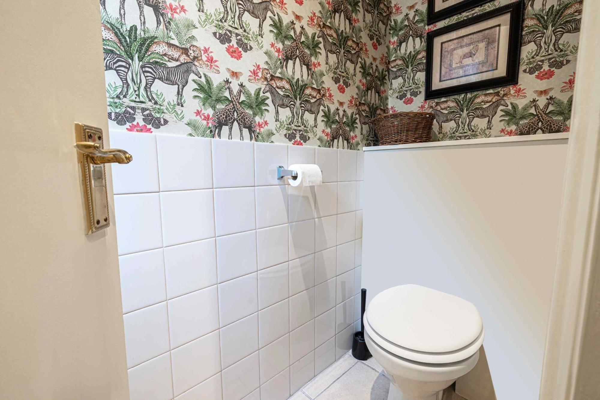 Exquisite Townhouse With Patio Apartment London