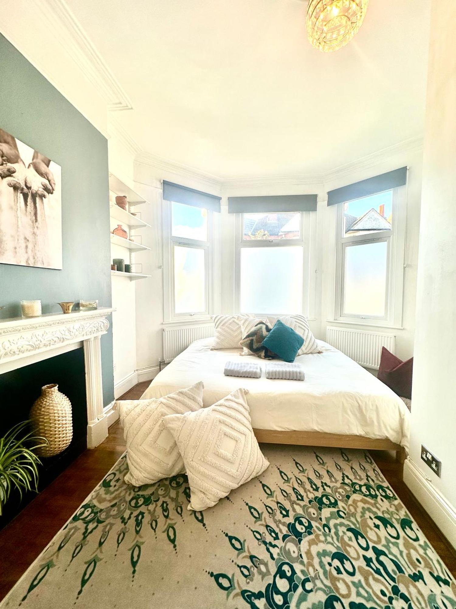 Lovely 2-3 Bedroom Flat In Apartment