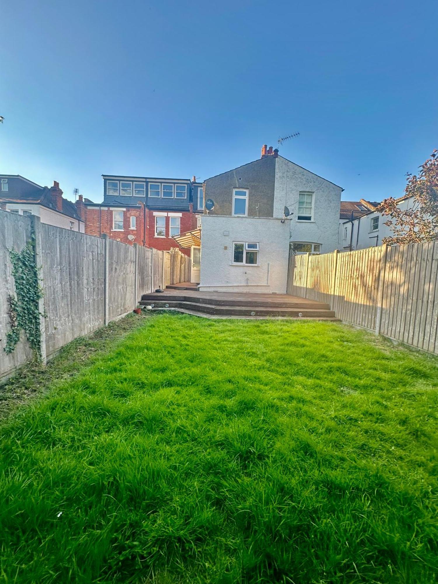 Apartment Lovely 2-3 Bedroom Flat In London