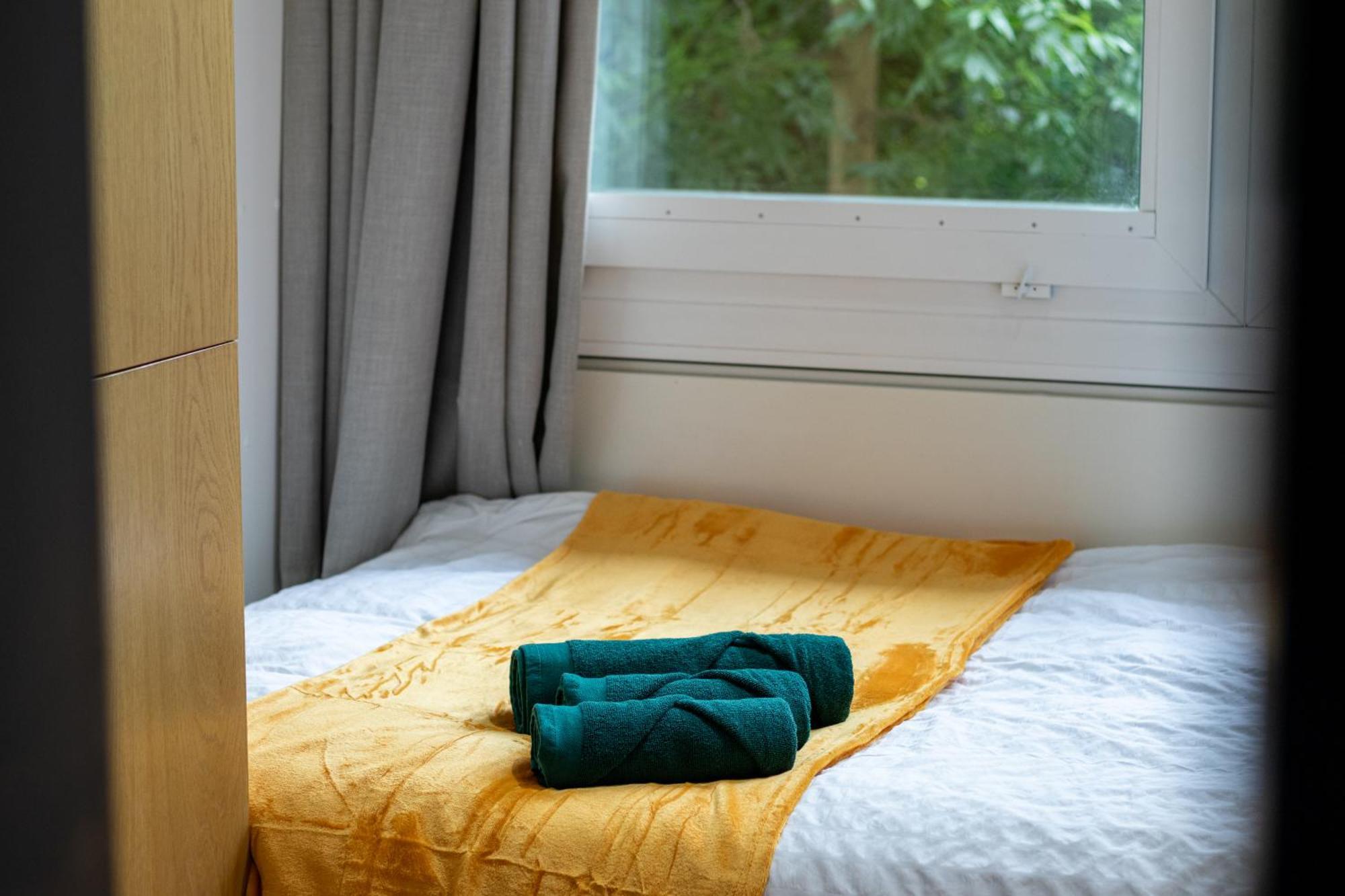 Appartement Cosy Family Retreat With Garden & Workspace Londen