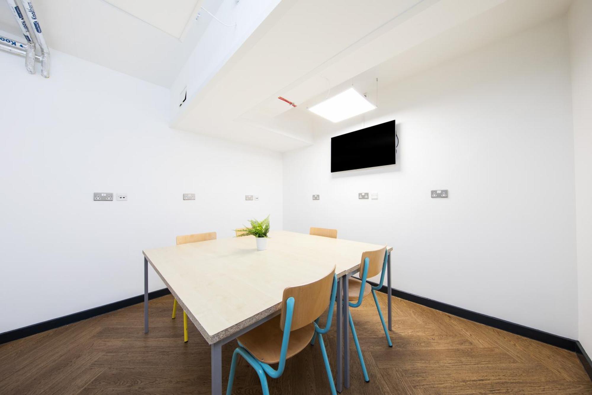 Student Only With Modern Kitchen And Bath Homestay