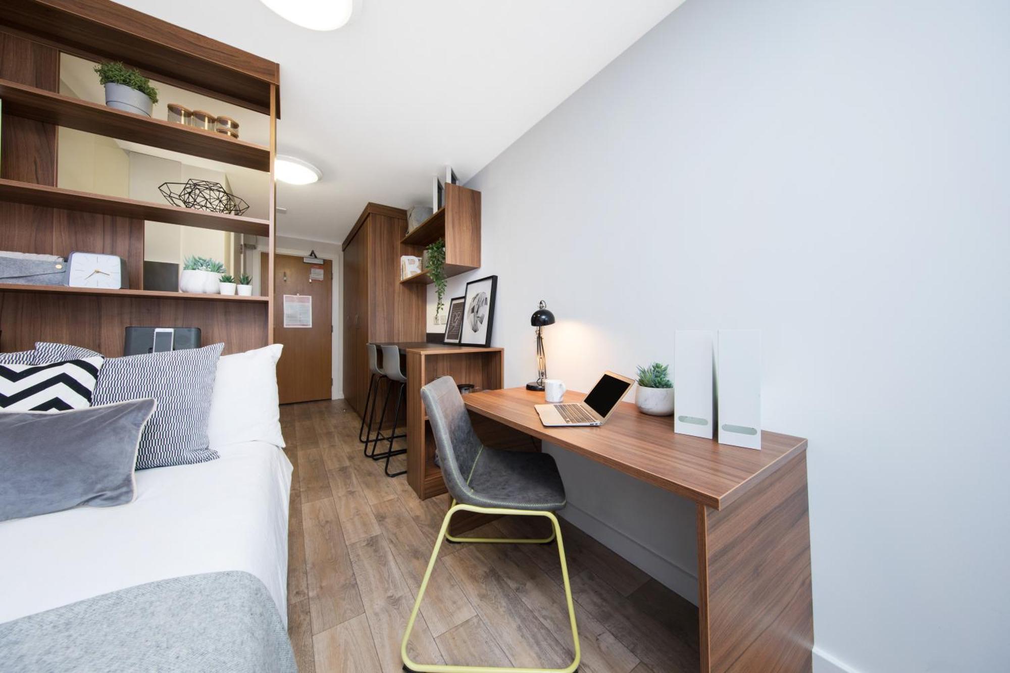 Homestay Student Only With Modern Kitchen And Bath *
