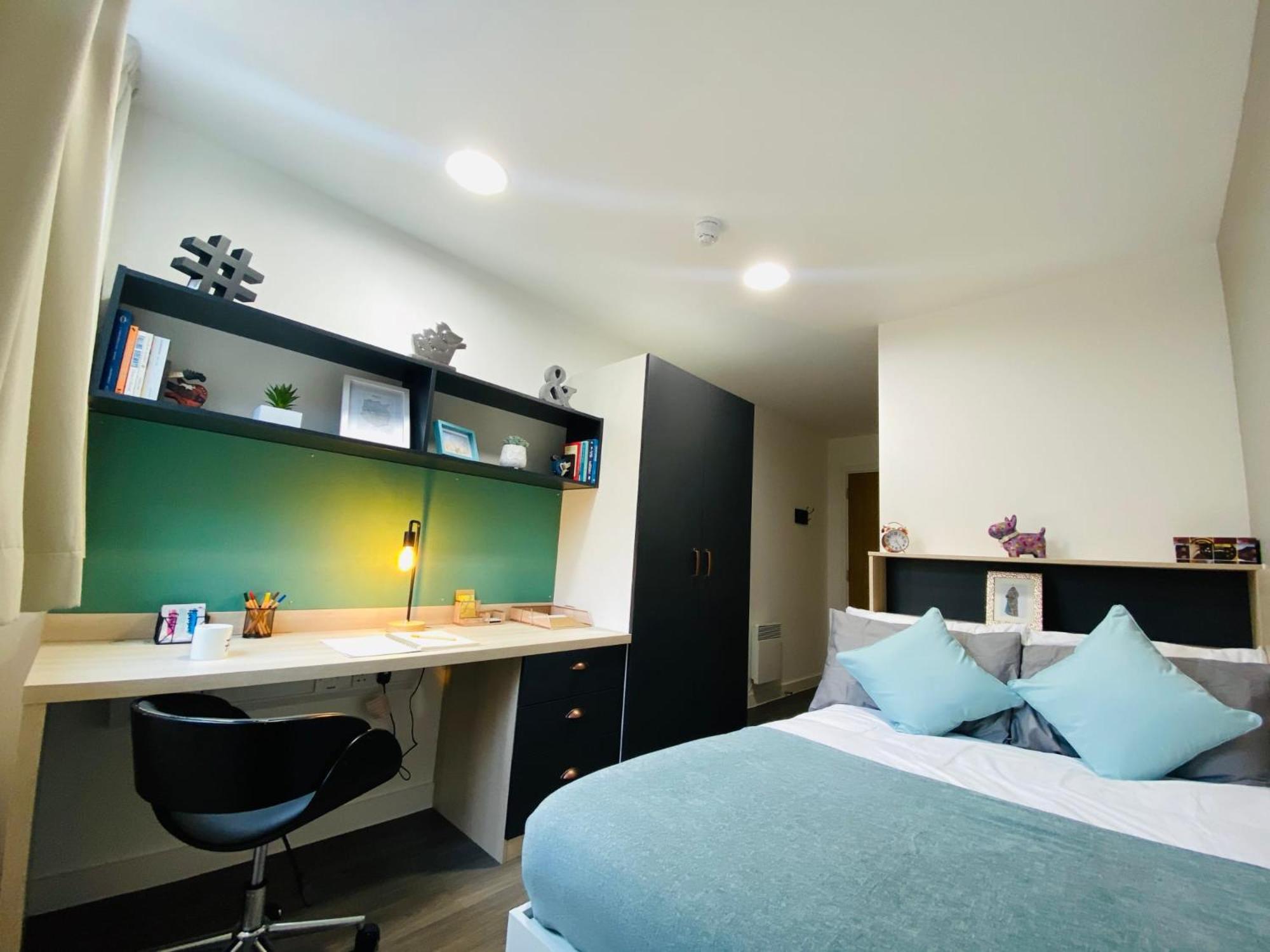 Chic Modern At Mannequin House In *