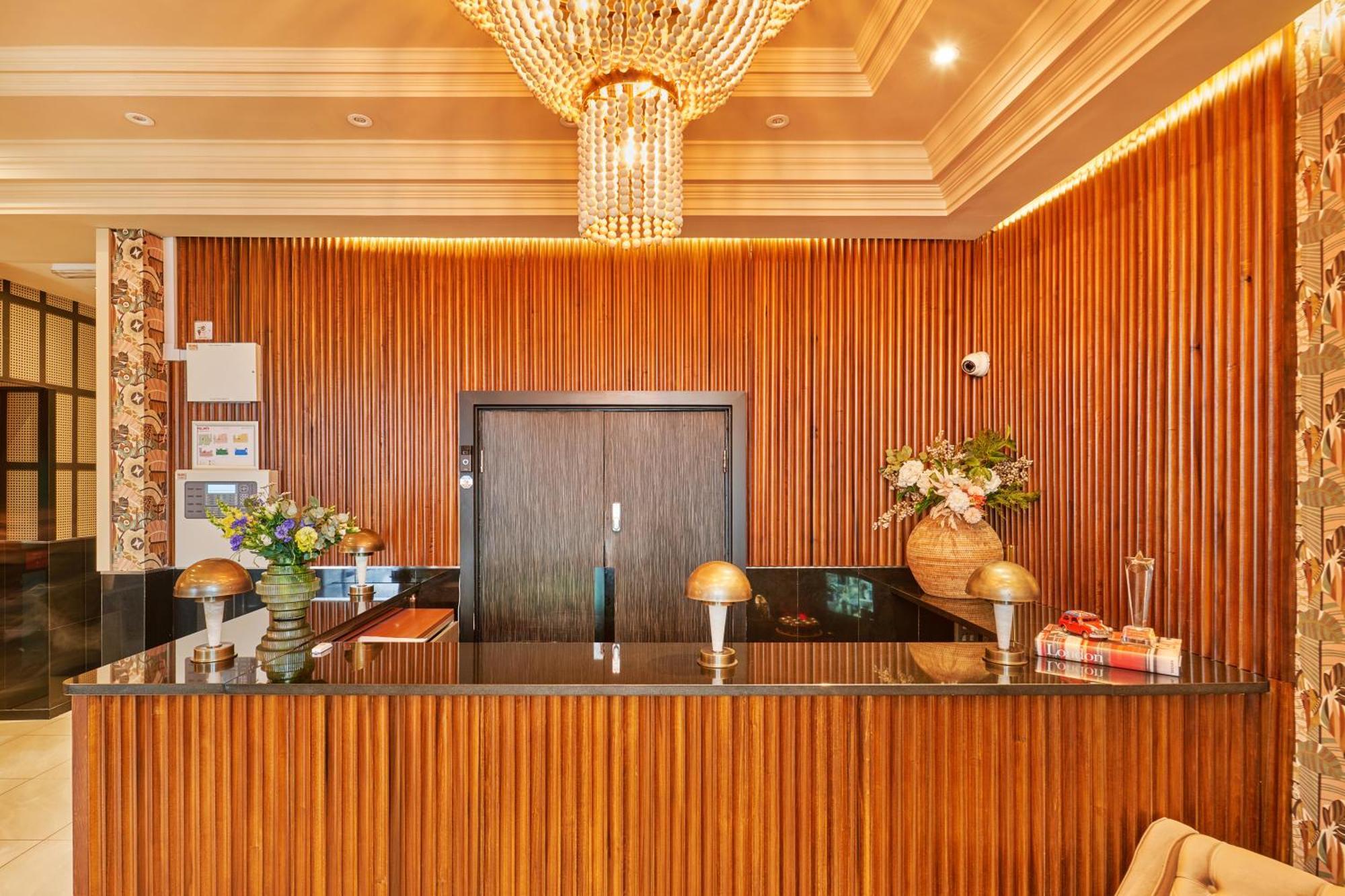 Huttons Hotel, Victoria Londen