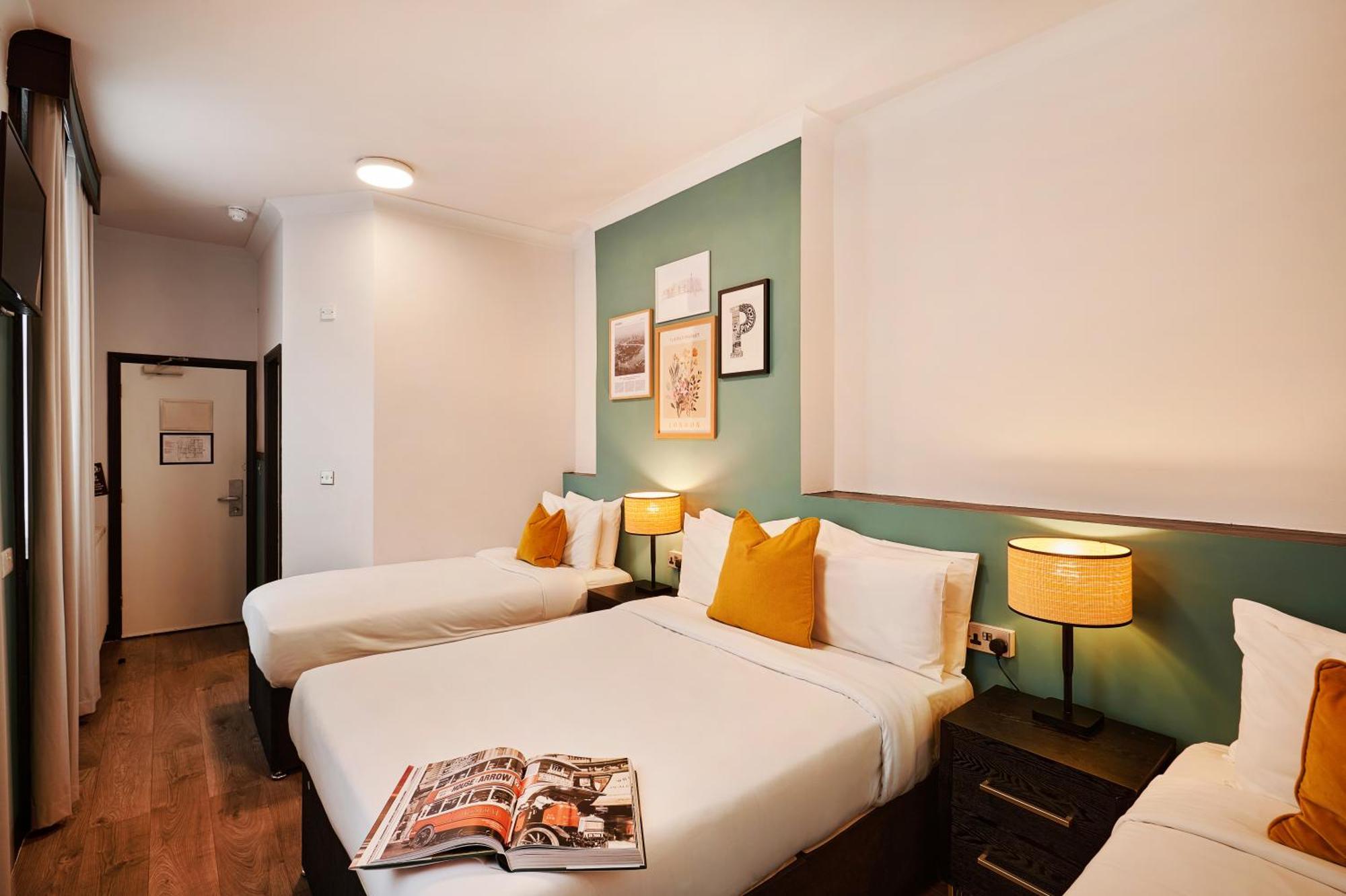 Huttons Hotel, Victoria Hotel Londen