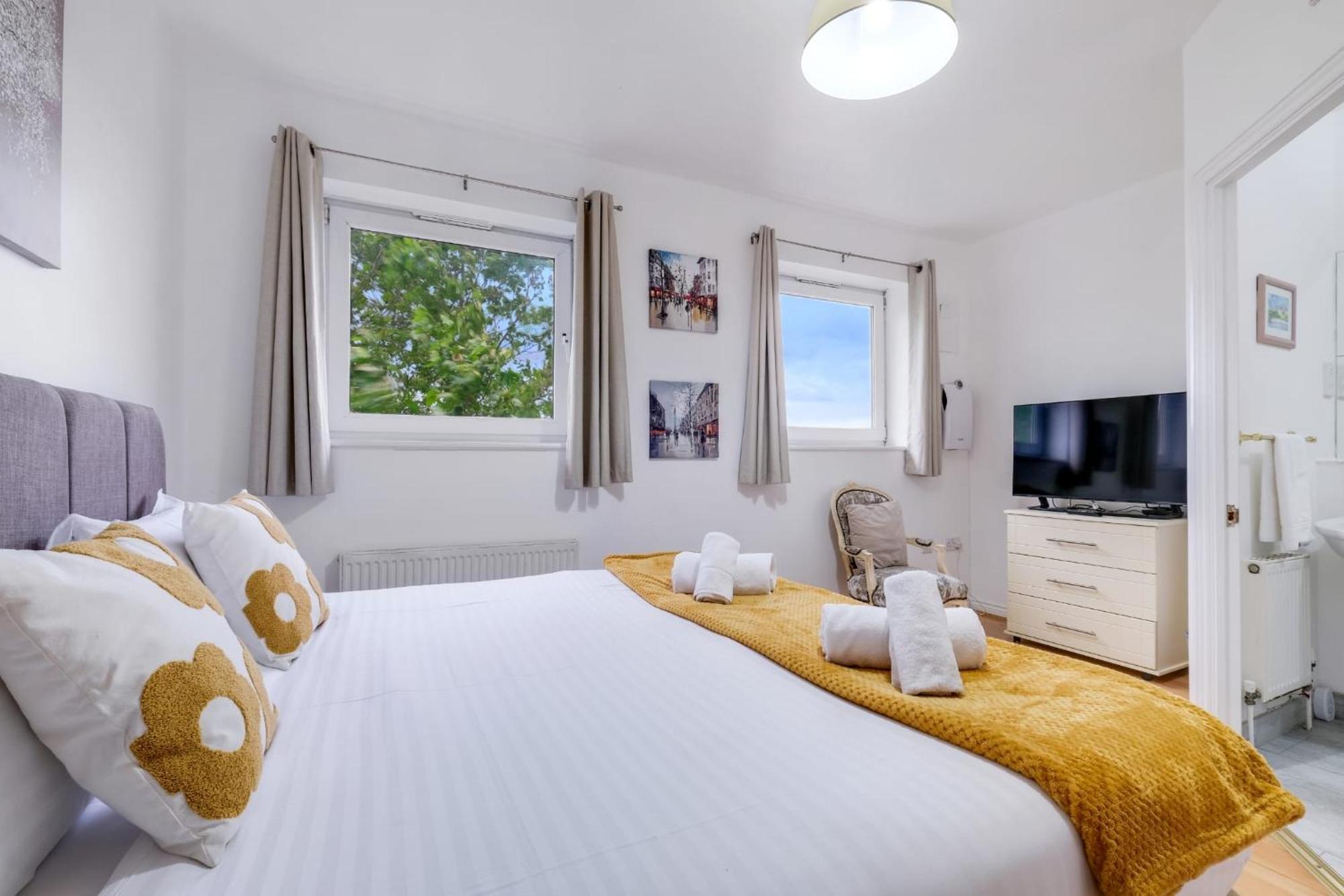 Mannys - & Cozy 4bed Diamond Apartment London